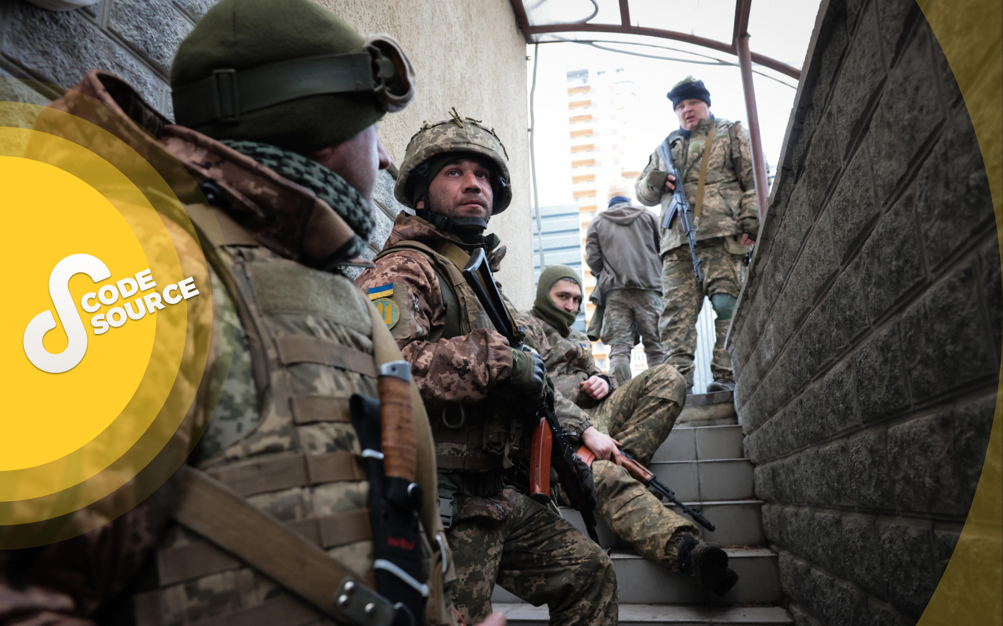 Le 2 mars 2022, une unité des troupes aéroportées de l'armée ukrainienne défend un carrefour dans la banlieue nord de Kiev. LP/Philippe de Poulpiquet
