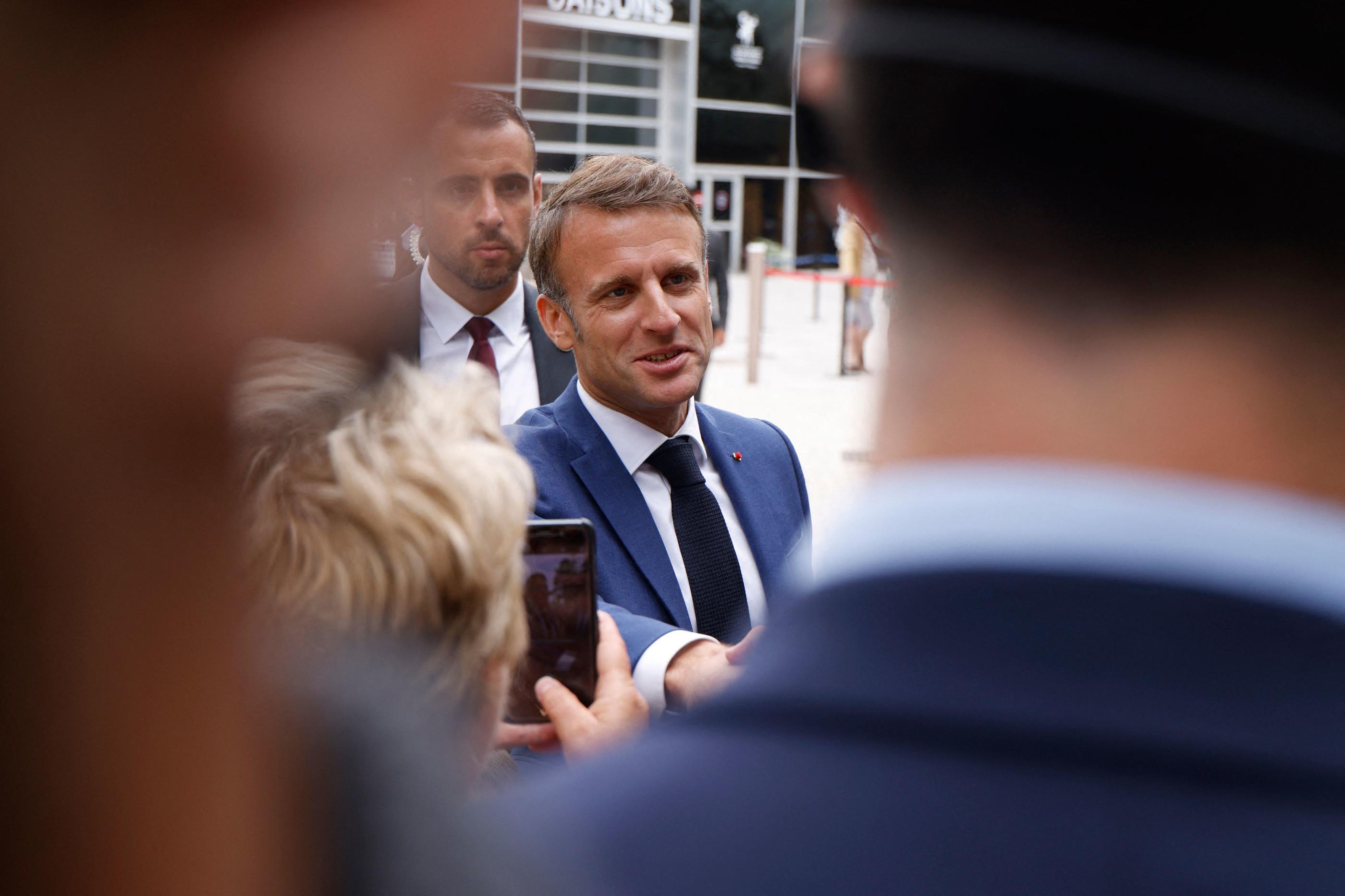 Emmanuel Macron au Touquet, le 30 juin, jour du premier tour des législatives convoquées après la dissolution. Nombre de ses lieutenants, ou ex-lieutenants, estiment qu’une page est tournée. AFP/Ludovic Marin