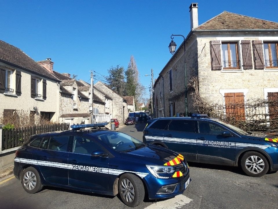 Après l'intrusion nocturne au domicile de Pierre Palmade, dans la nuit de lundi à mardi, les gendarmes ont de nouveau bloqué la rue. LP/Sophie Bordier
