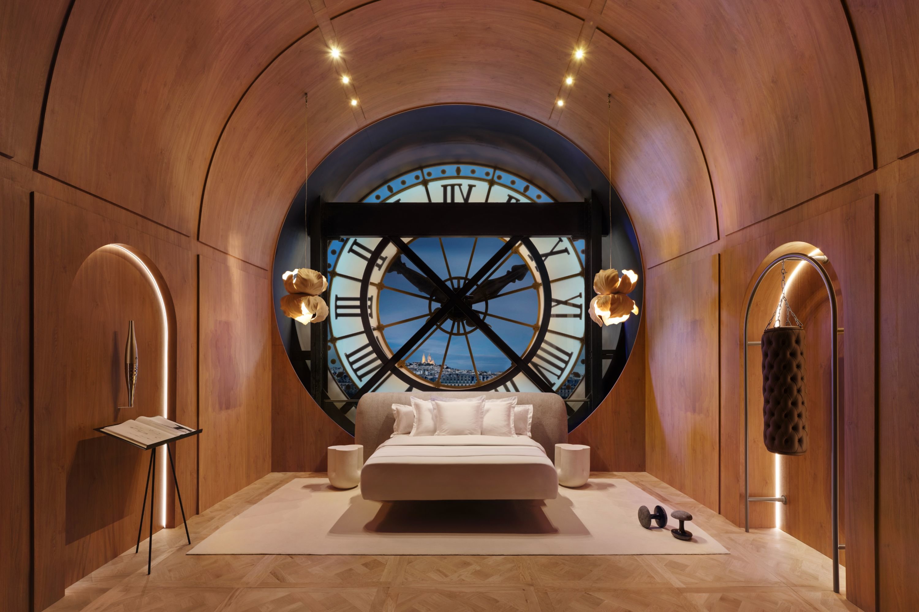 Le salon de l’Horloge, le lieu le plus photographié du musée d'Orsay, offre une vue imprenable sur la Seine et Paris. Frederik Vercruysse