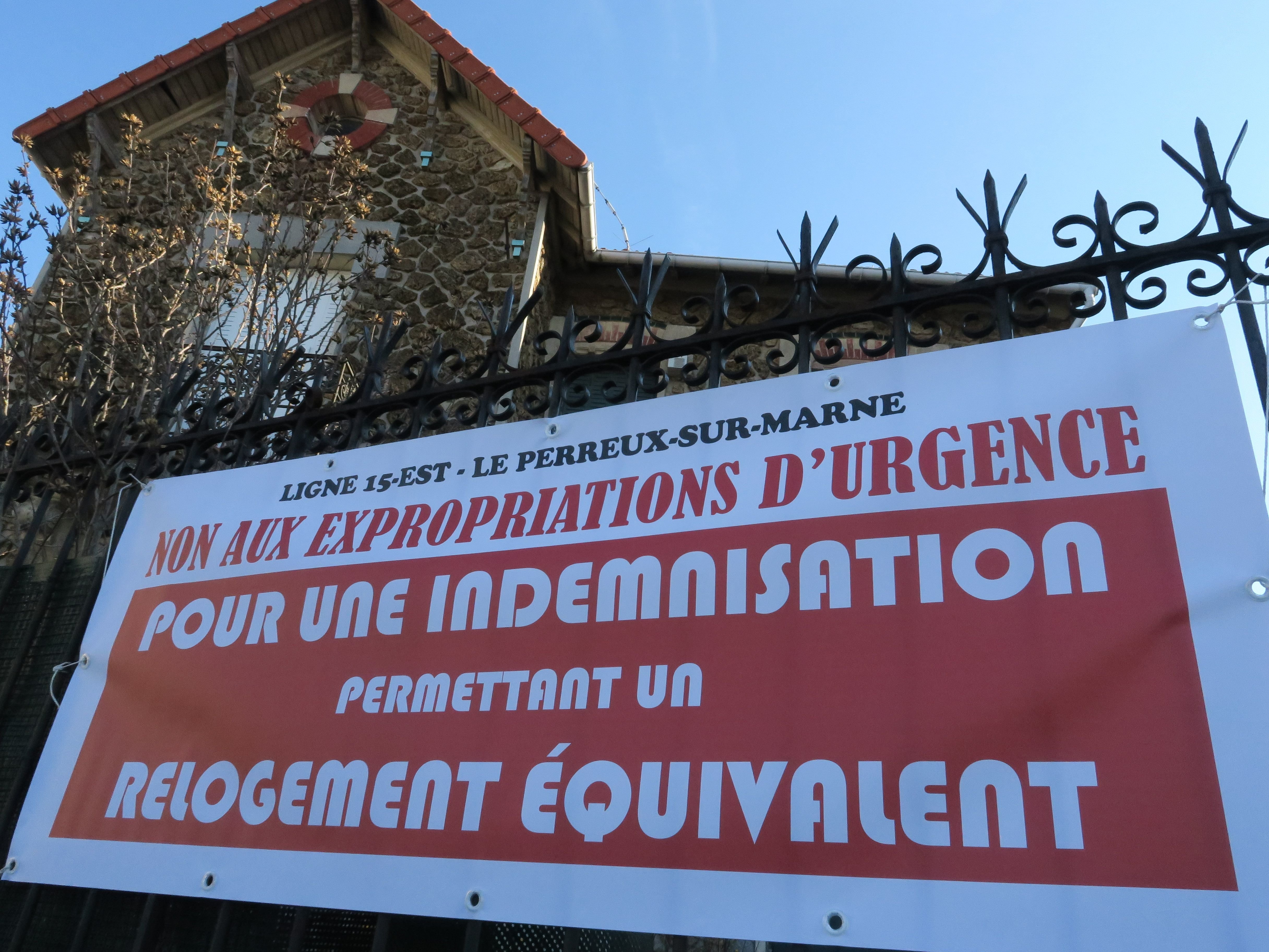 En mars 2022, au Perreux-sur-Marne (Val-de-Marne), les propriétaires expropriés se battaient pour obtenir de meilleurs offres d'achat pour leurs maisons impactées par la future gare de la ligne 15 Est. LP/Laure Parny