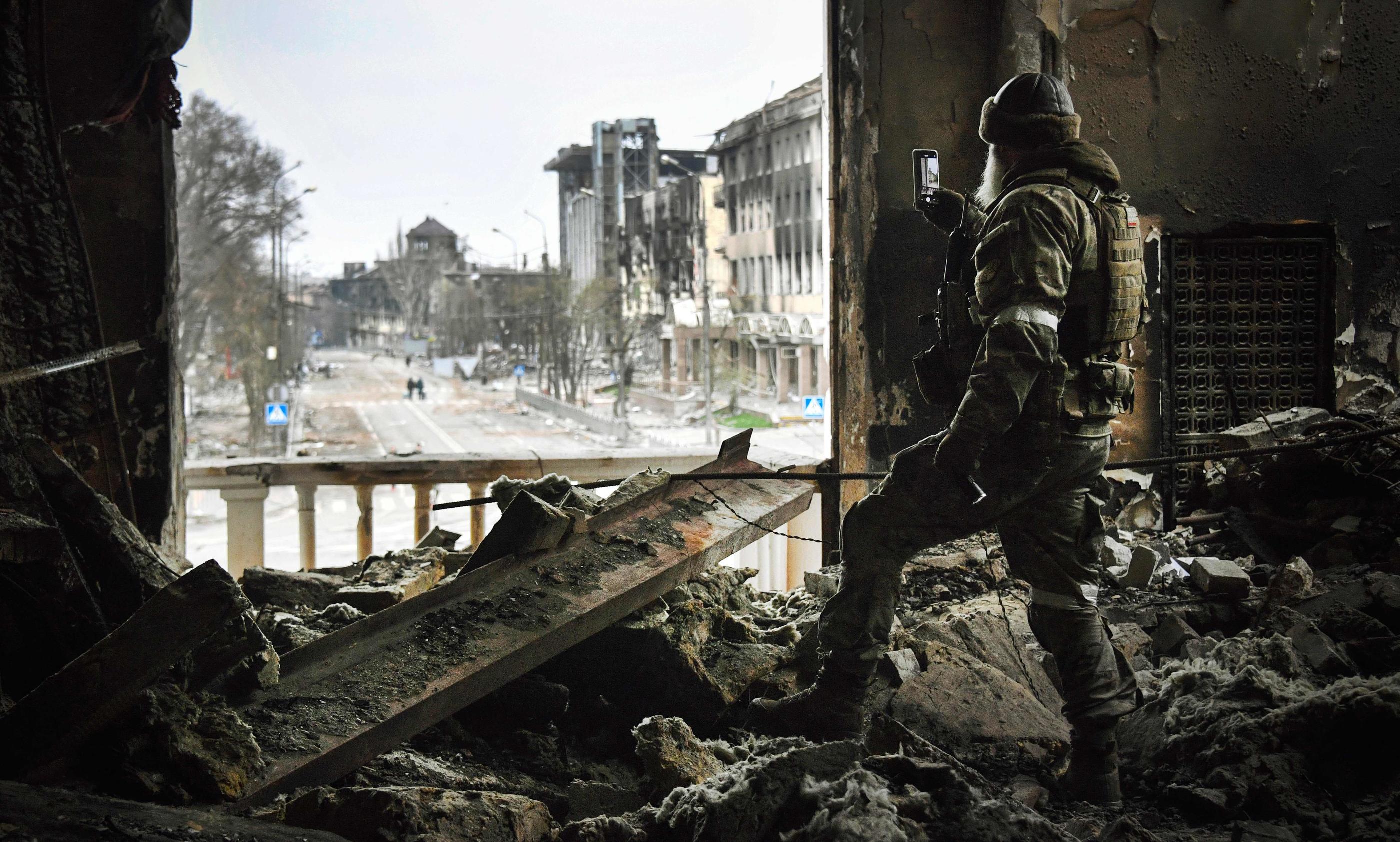 Depuis juin, l’armée russe continue d’avoir l’avantage sur l’ukrainienne en terme d’armement, sur fond de la lente contre-offensive ukrainienne. AFP/Alexander Nemenov