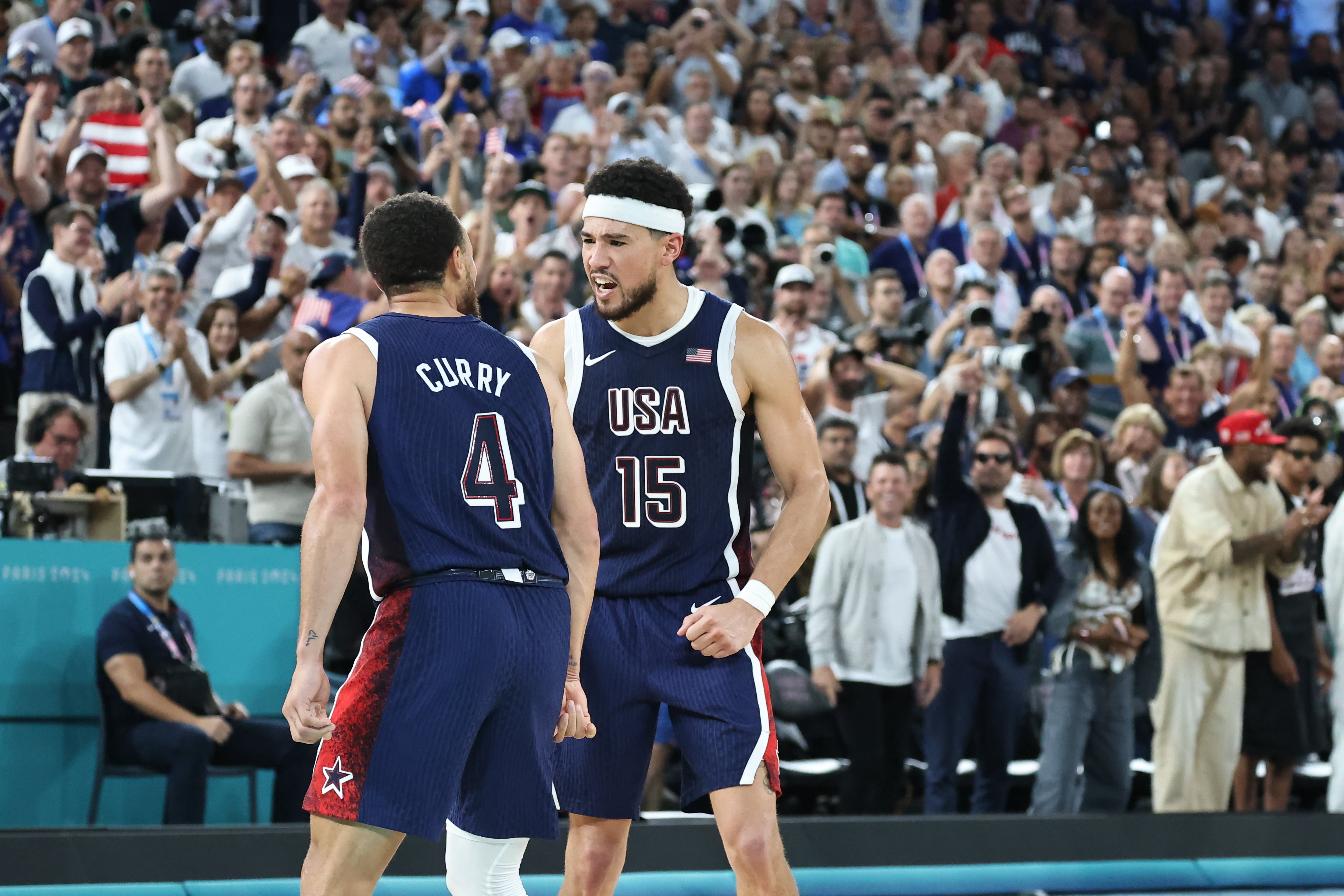 Devin Booker (n°15) s'est lancé dans une escapade à vélo après avoir fêté le titre olympique. LP / Fred Dugit