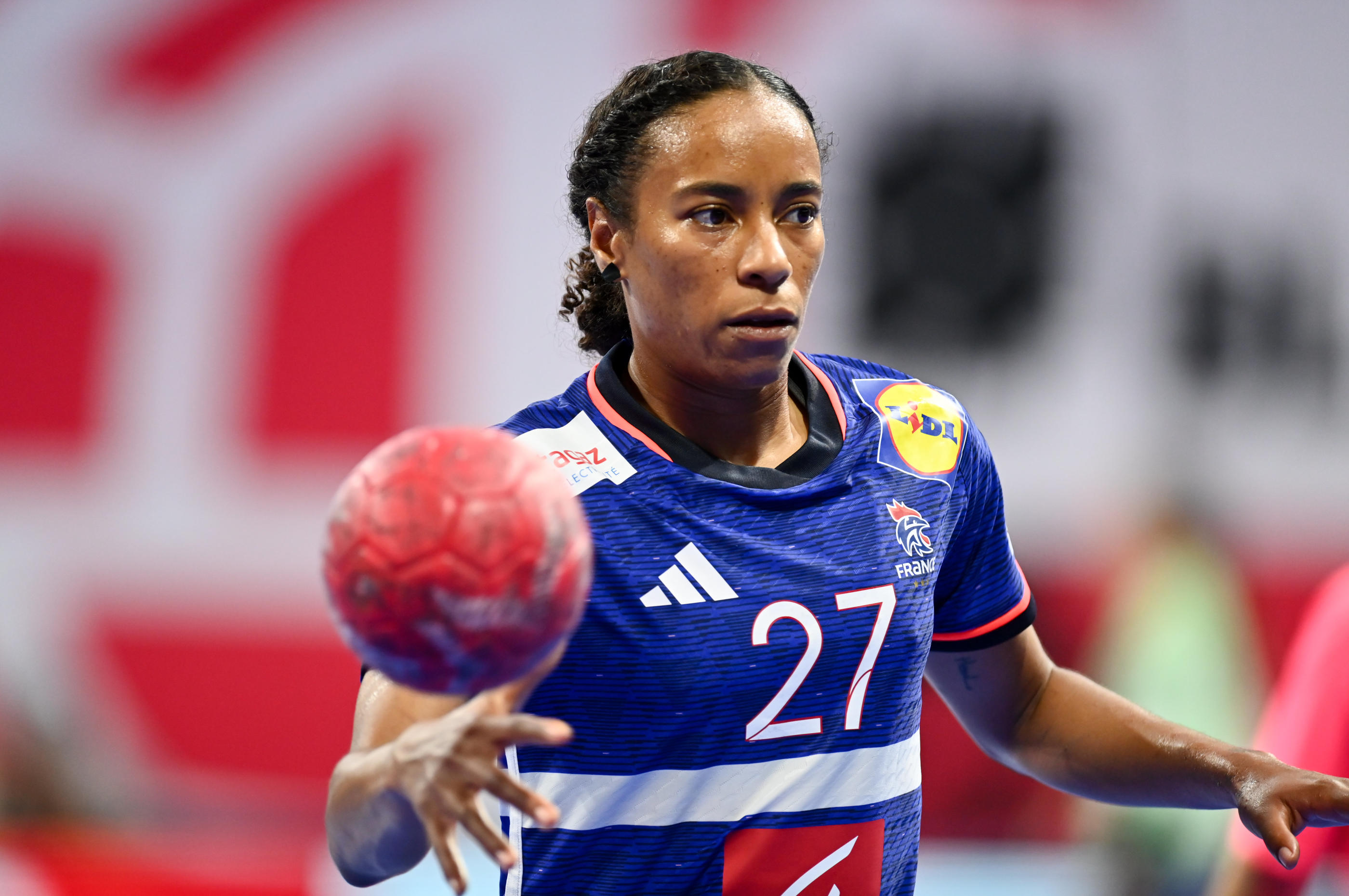 Estelle Nze-Minko est la capitaine incontestée de l'équipe de France de handball depuis deux ans. Loïc Cousin/Icon Sport