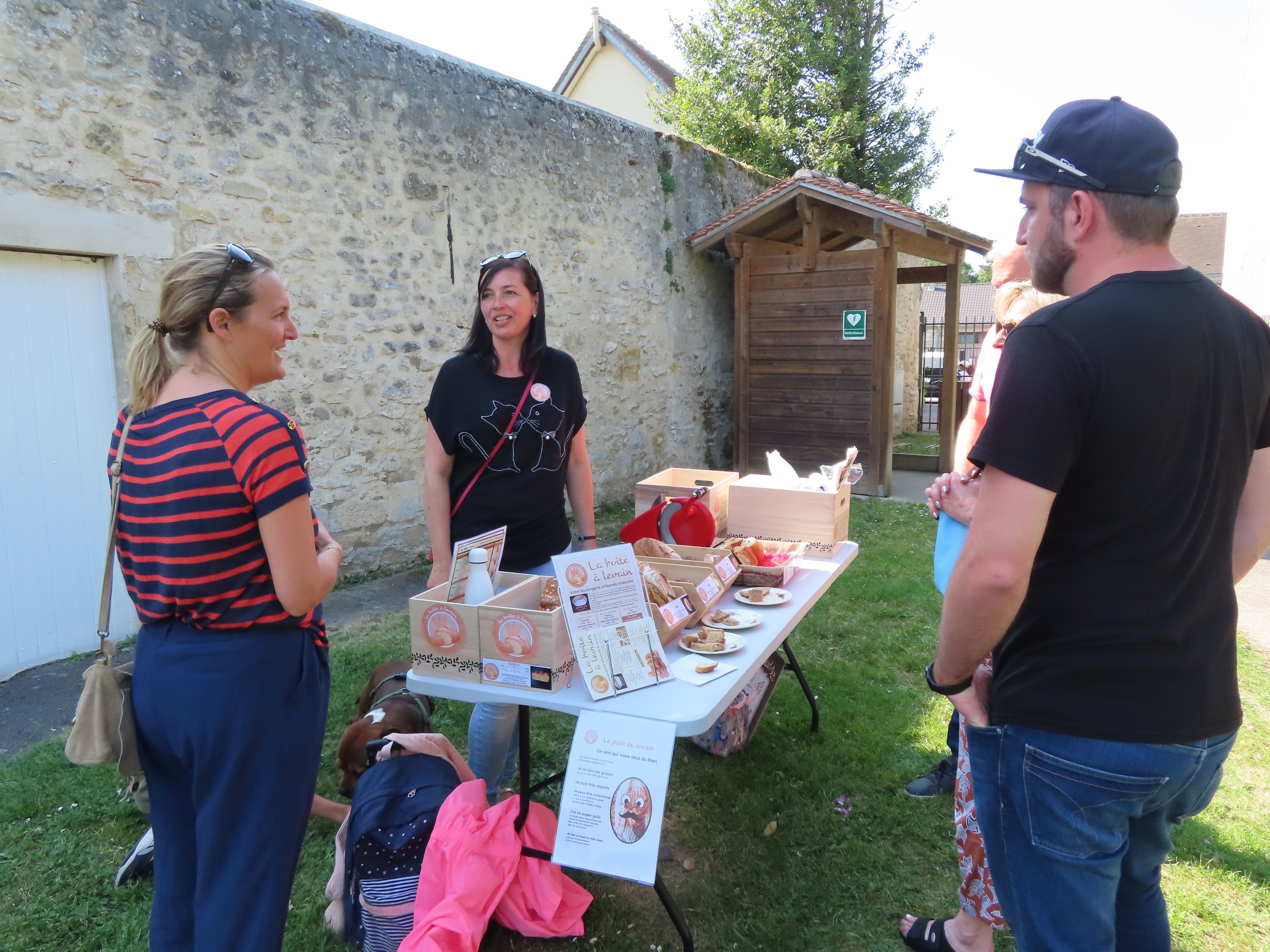 Villers-Saint-Frambourg-Ognon (Oise), ce mardi 13 juin. Céline Jallois a lancé sa boulangerie itinérante dans les villages du sud du département. LP/Hervé Sénamaud