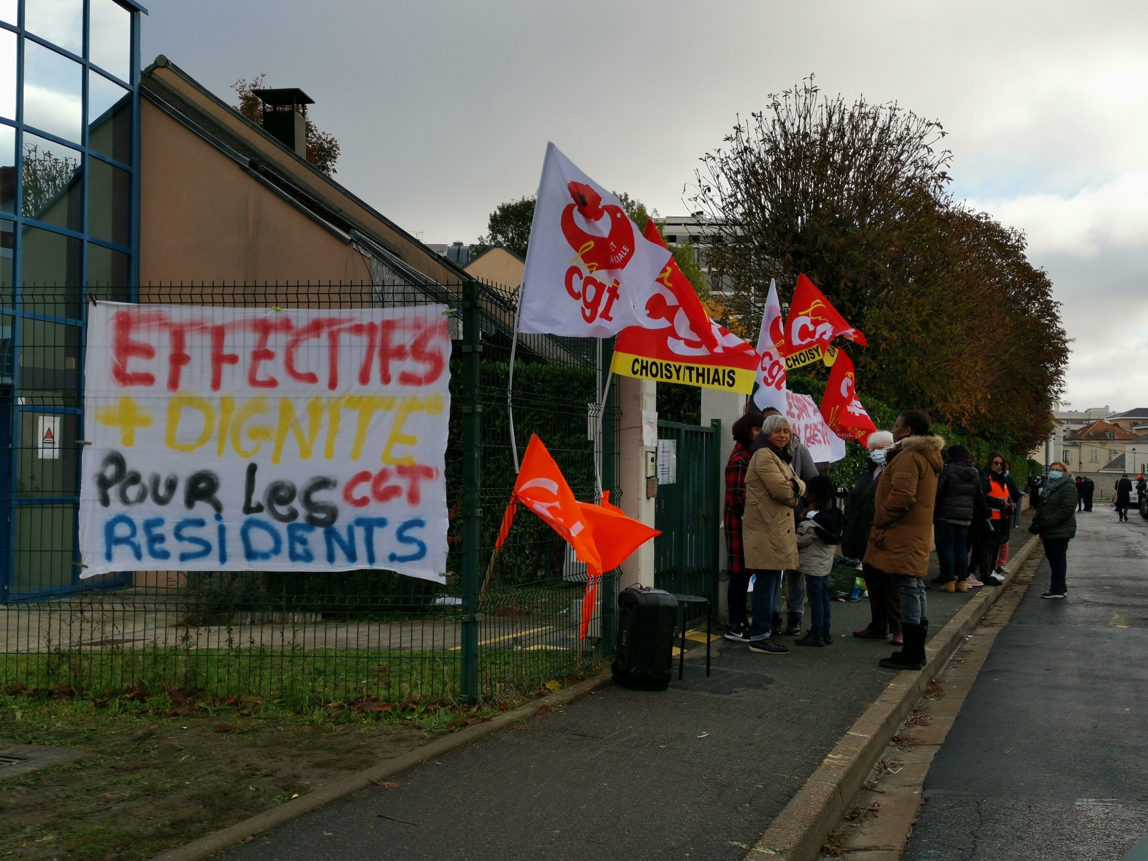 Thiais, mardi 26 octobre 2021. Pour ces employées de centres gérés par l'association Cesap, la grève prend fin sur une victoire. Mais la vigilance reste de mise. LP/Gérald Moruzzi