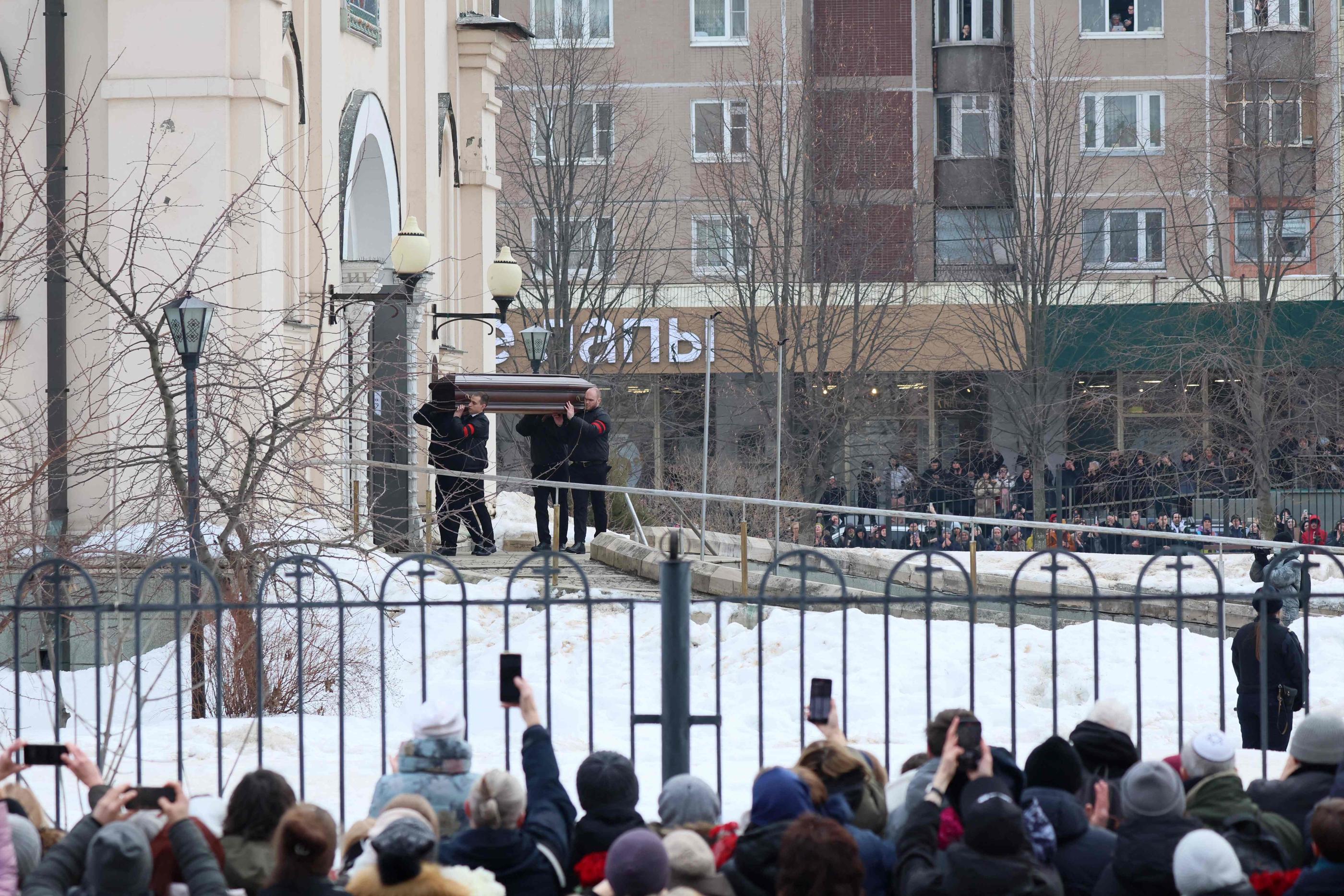 Des milliers de personnes ont assisté aux obsèques de l'opposant russe Alexeï Navalny. AFP/Stringer