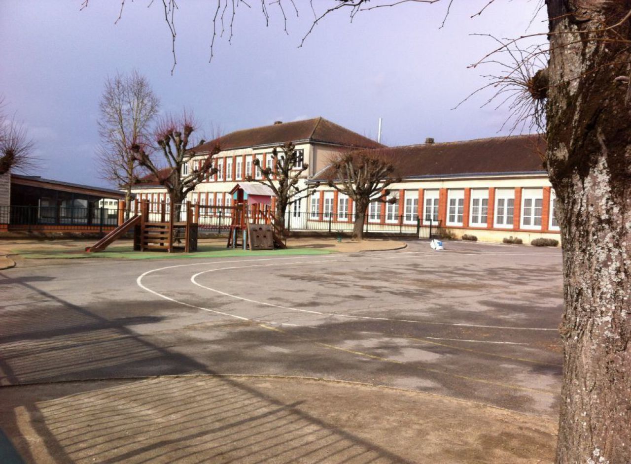 <b></b> L’école maternelle les Tournesols.