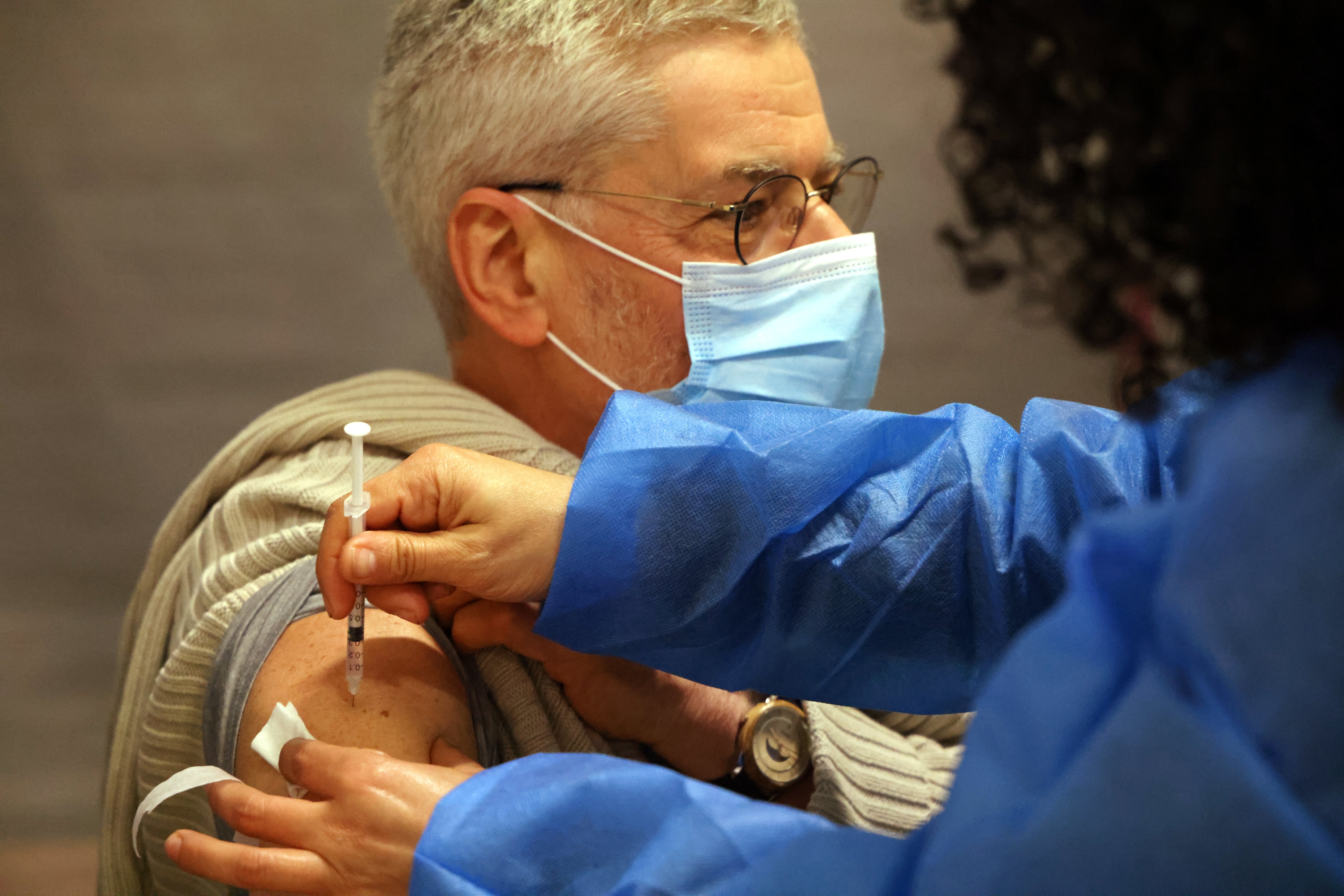 Covid-19 : Plus De 7 Millions De Français Ont Reçu Une Première Injection  De Vaccin - Le Parisien