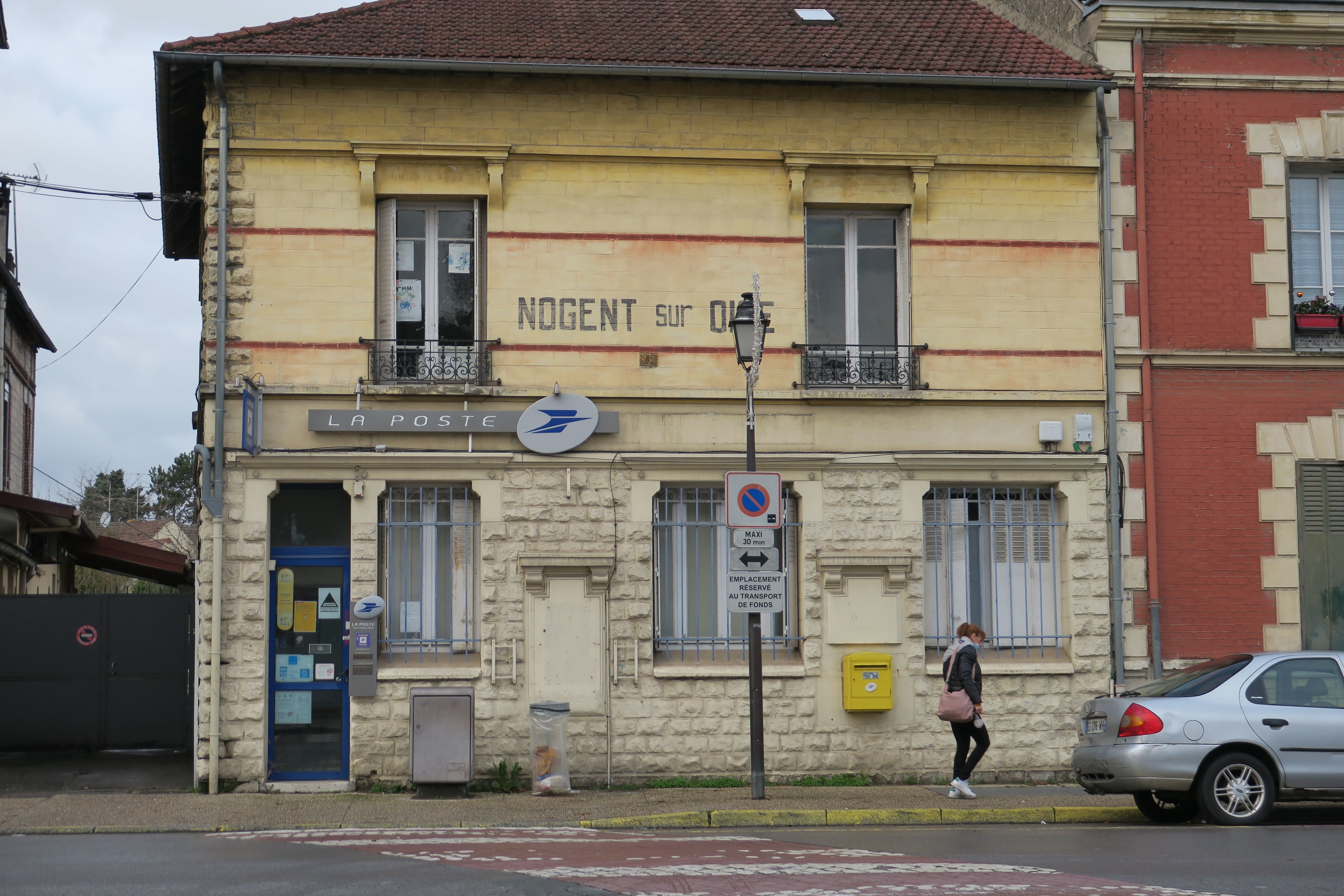Nogent-sur-Oise (Oise), ce lundi. La mairie est en réflexion pour transformer l'annexe de la place de la République en agence postale communale. LP/Simon Gourru