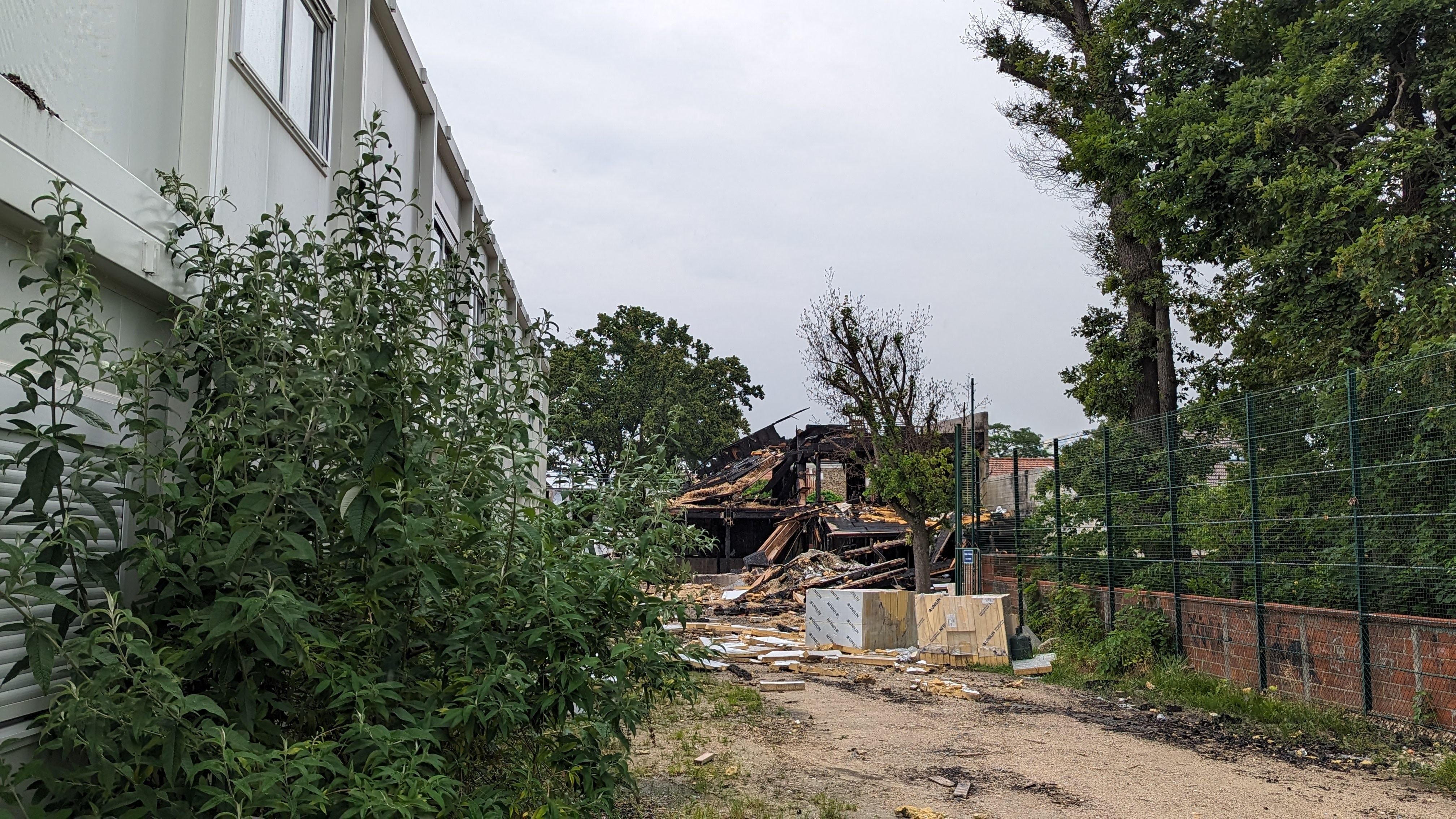 Montfermeil (Seine-Saint-Denis), le 19 juin. Il ne reste presque rien du chantier de la maternelle Jules-Ferry. LP/ Pamela Eanga