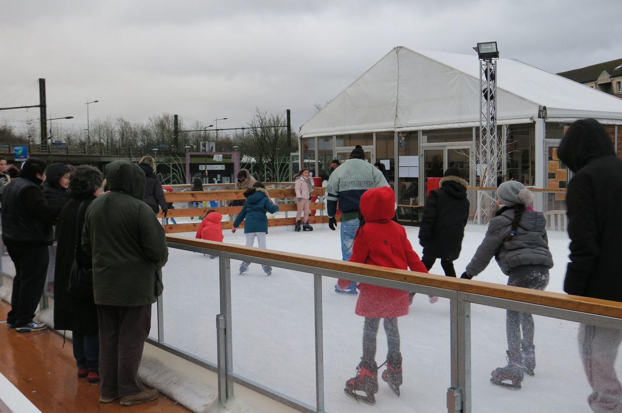 <b></b> Savigny-le-Temple, décembre 2017. La patinoire de 250 m2 de glace dispose aussi d’un espace réservé aux tout-petits et aux débutants.