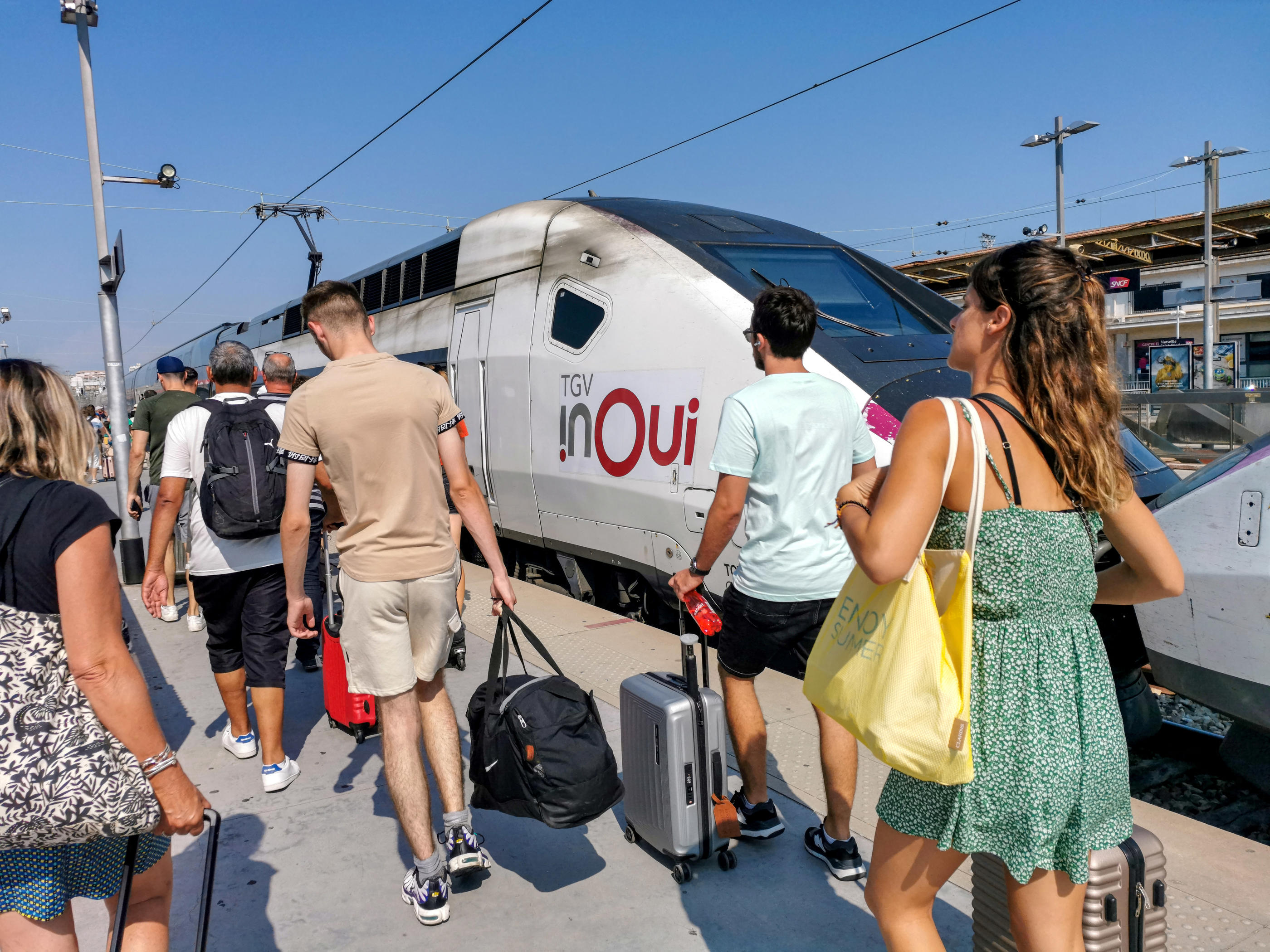 Les tarifs des TGV qui disposent encore de places pour les départs en vacances semblent atteindre des prix inouïs, que la SNCF justifie par le principe de l'offre et de la demande. Hans Lucas via AFP/Nicolas Guyonnet