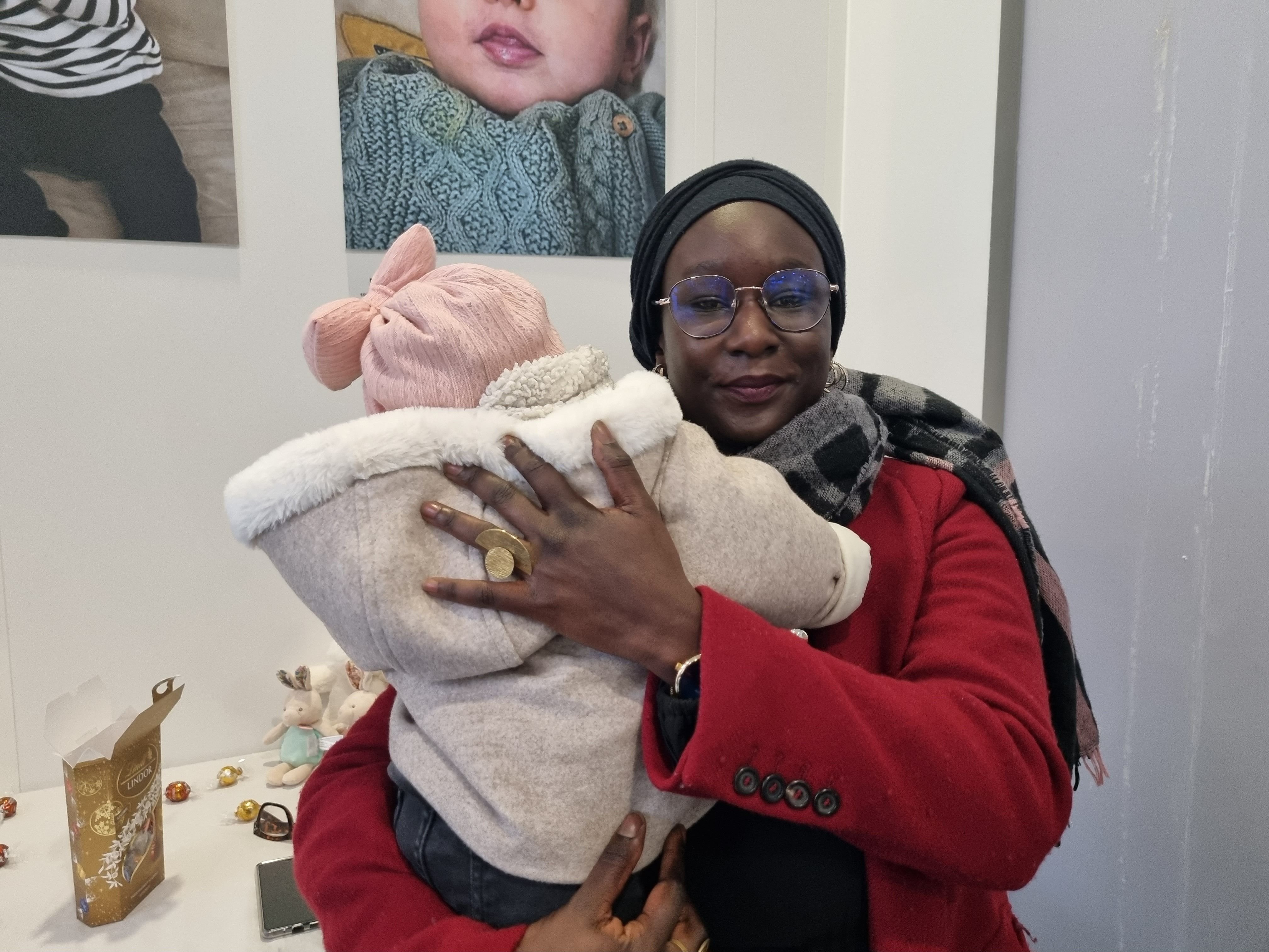 Corbeil-Essonnes (Essonne), décembre 2023. Après seulement une fécondation in vitro, Mame Kande est tombée enceinte de sa fille Khadija, 7 mois aujourd’hui. LP/Armelle Camelin