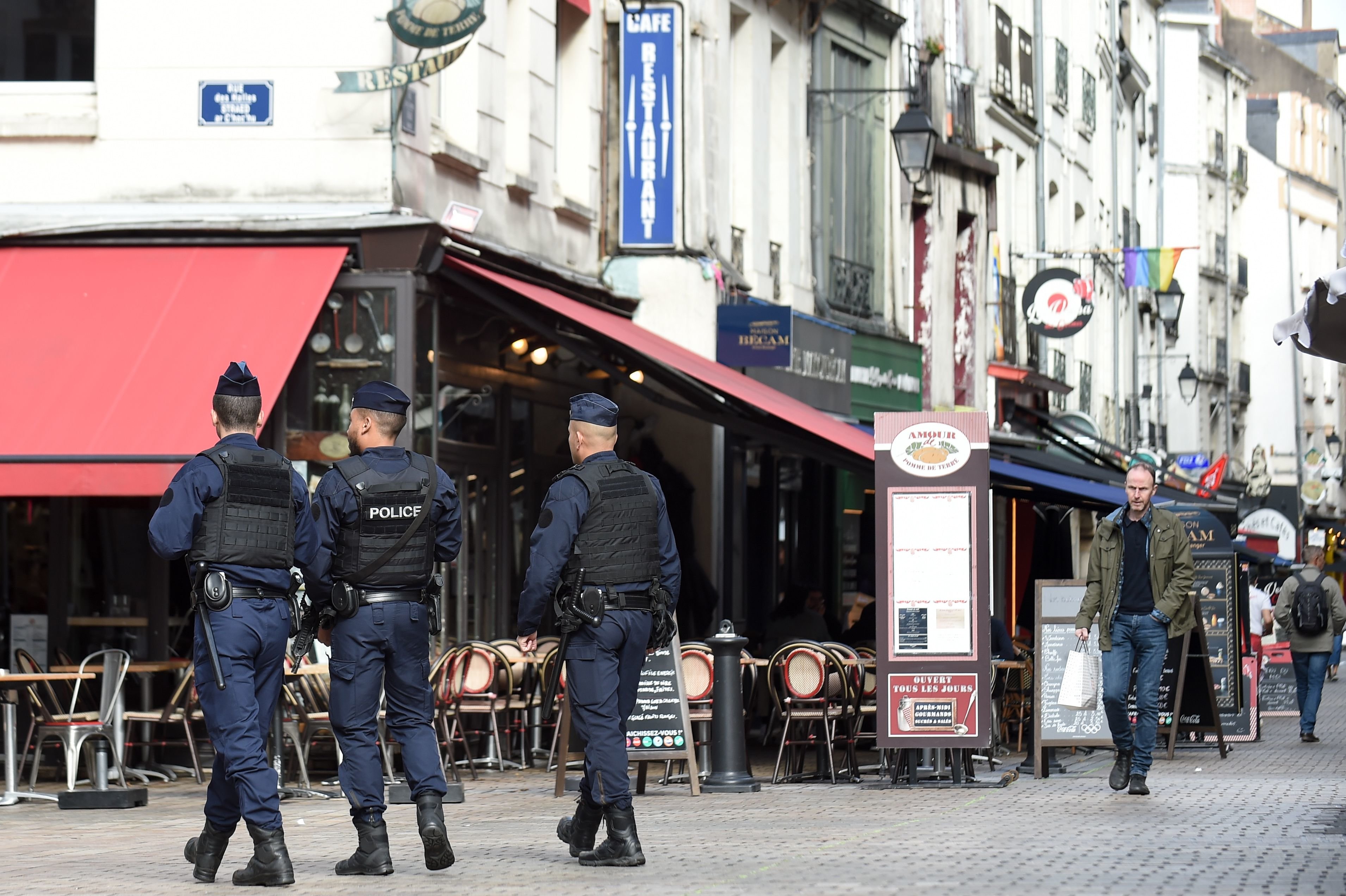 Des policiers en patrouille dans le centre de Nantes, le 28 septembre 2022. LP/Sebastien Salom-Gomis