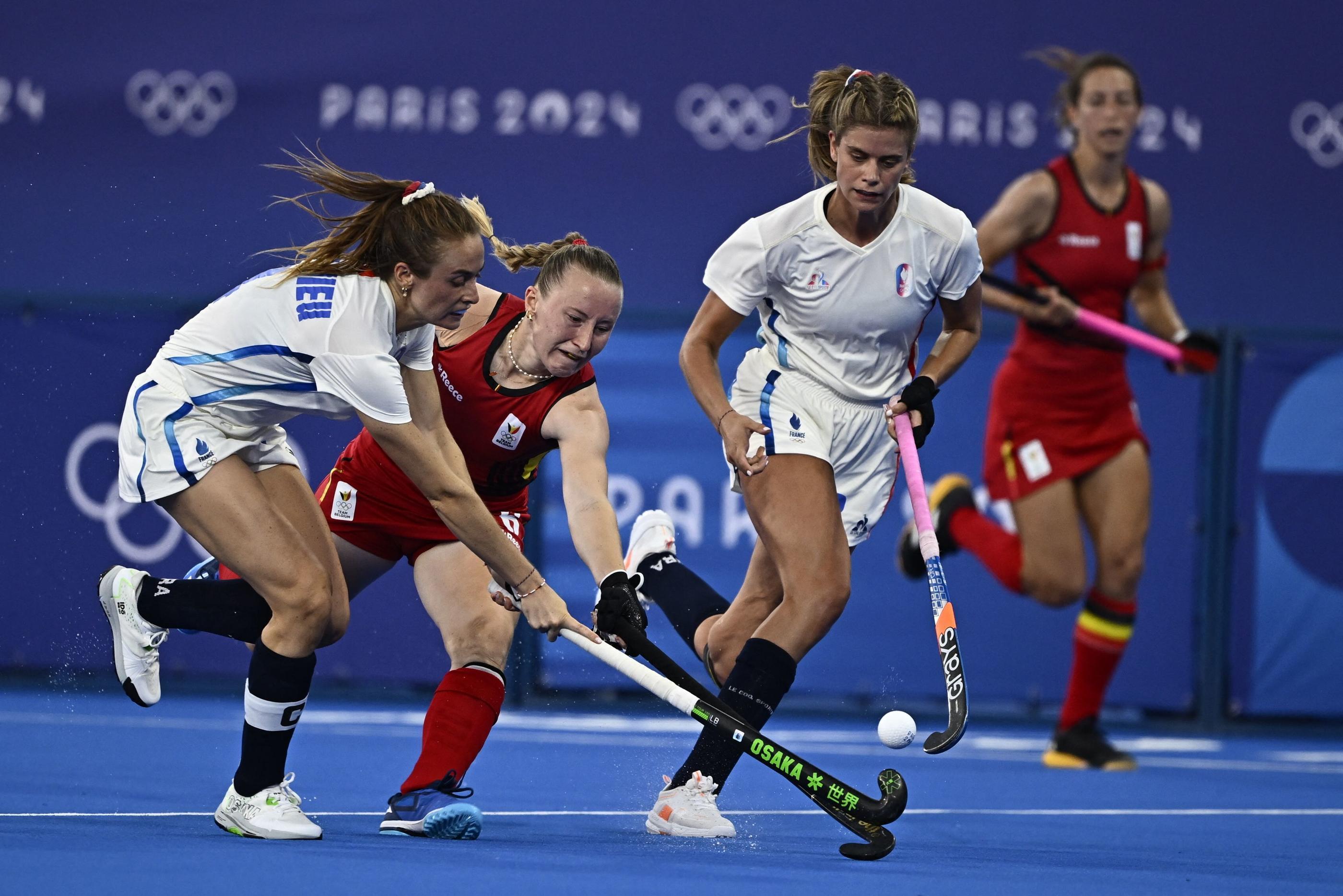 Face à la Belgique, 4e au classement mondial, soit seize places devant elles, les hockeyeuses tricolores ont encaissé une nouvelle défaite. AFP/Julien De Rosa