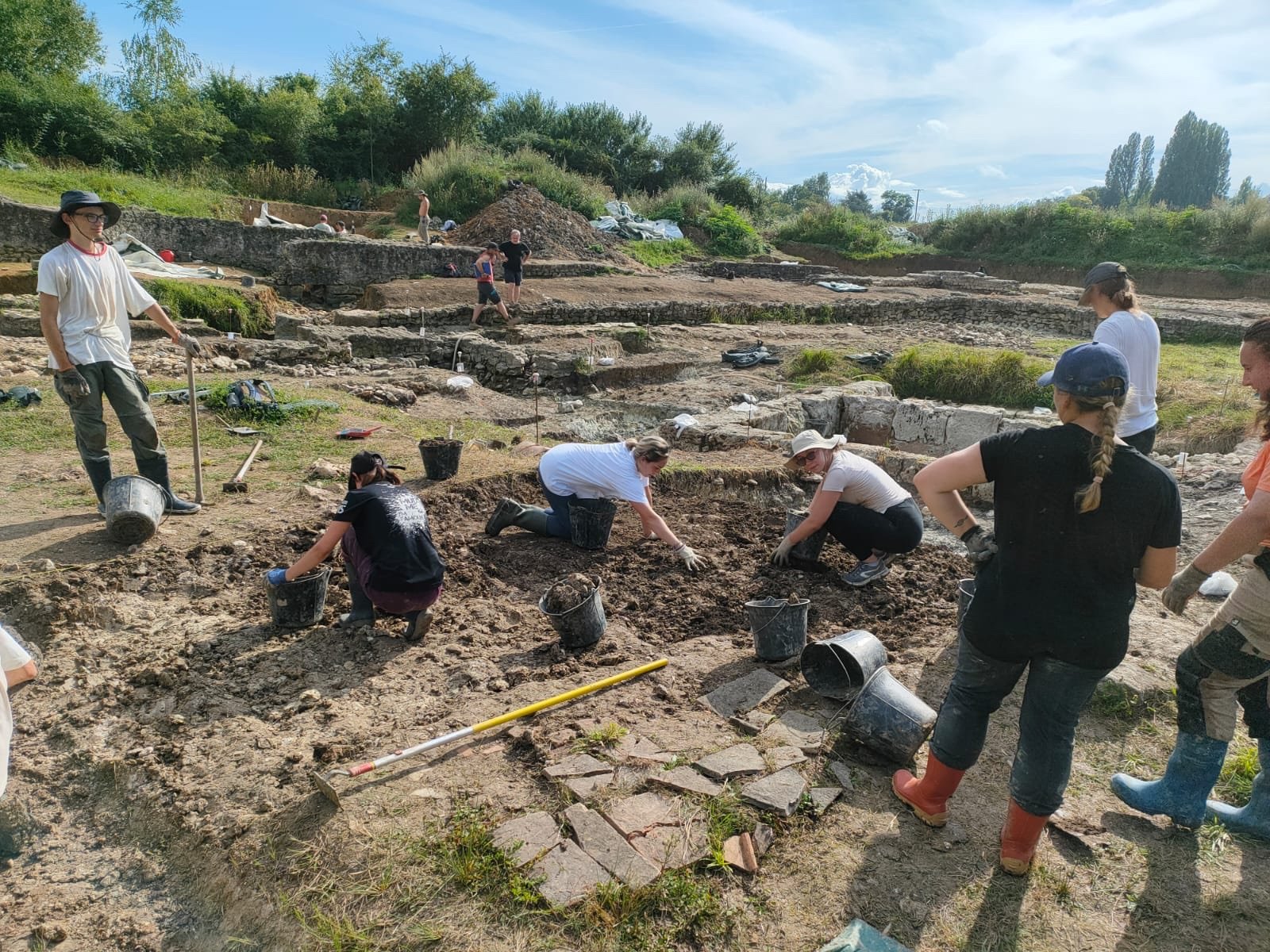 Châteaubleau, le 24 août. Les fouilles du site gallo-romain sont effectuées par des bénévoles. Dès l'année prochaine, les ruines seront consolidées et stabilisées grâce à l'argent du Loto du Patrimoine. LP/Orianne Gendreau