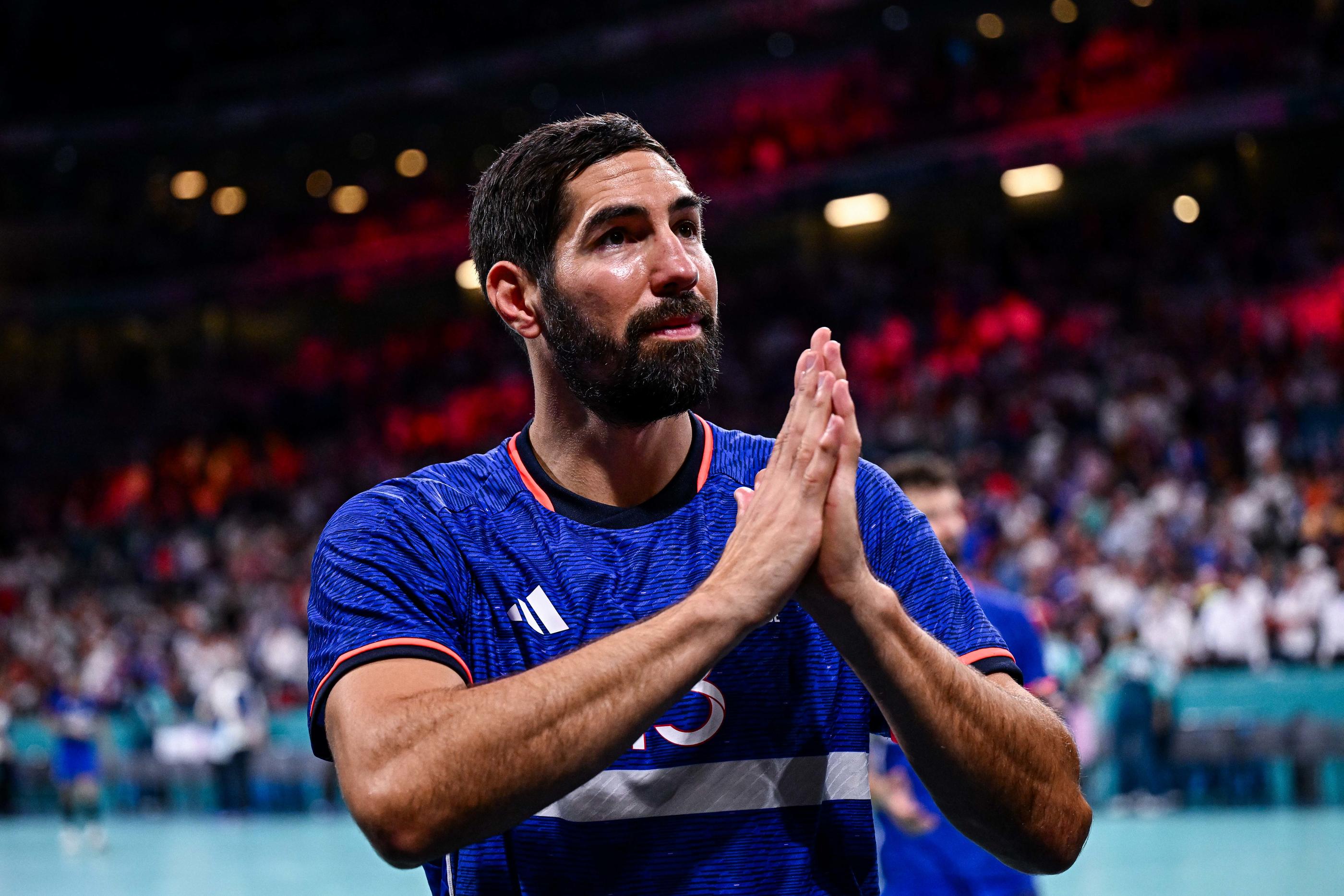 Nikola Karabatic célébré au soir de son tout dernier match, après la défaite des Bleus en quarts de finale des JO contre l'Allemagne, le 7 août. Icon Sport/Baptiste Fernandez