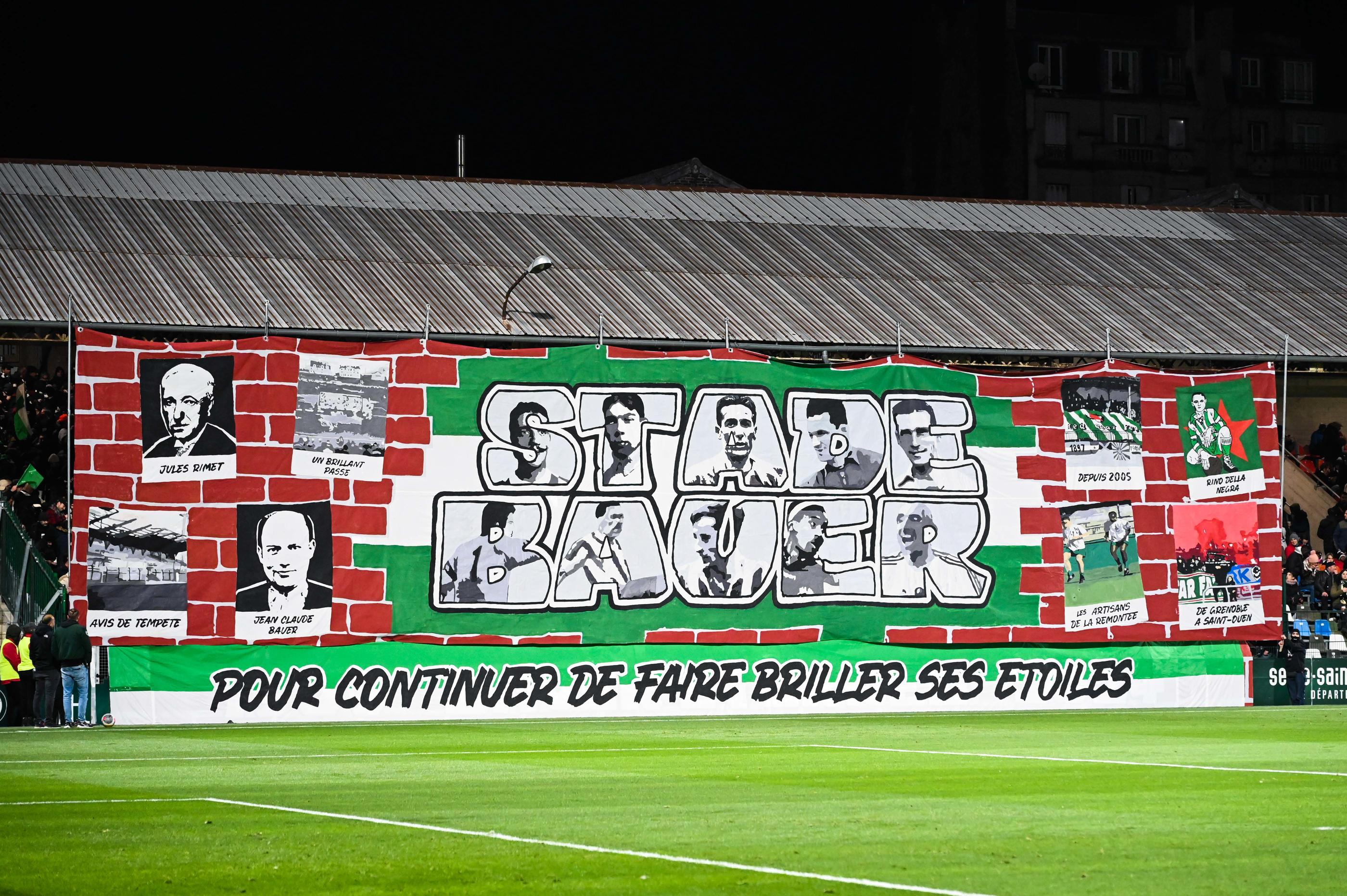 Les supporters du Red Star n'ont pas loupé, samedi soir, l'hommage à la tribune historique de Bauer qui va être détruite. Icon Sport/Herve Bellenger