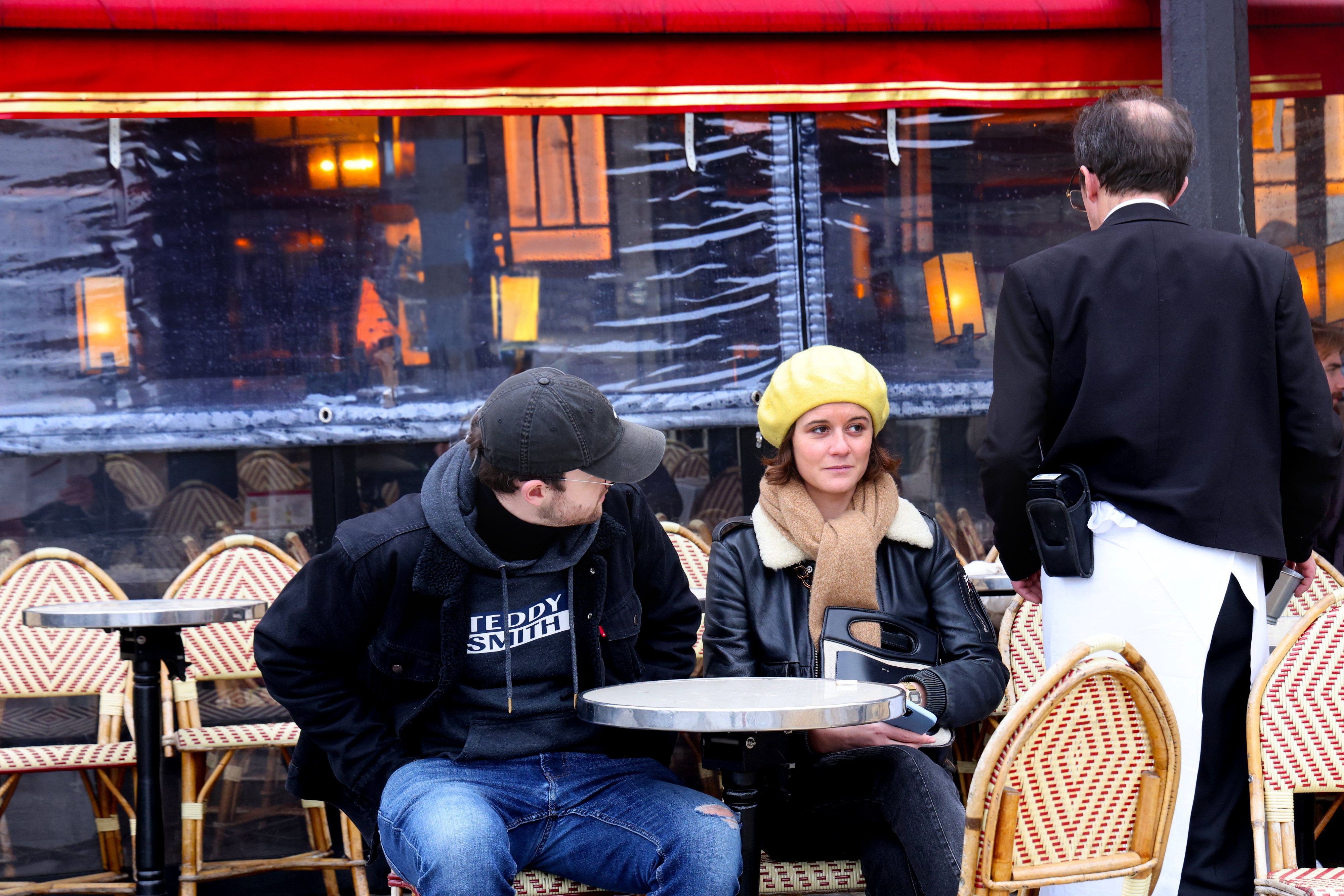Nos journalistes, ici à la terrasse d'une brasserie place Saint-Michel (V-VIe), ne se sont pas toujours sentis les bienvenus à Paris... LP/Philippe Lavieille