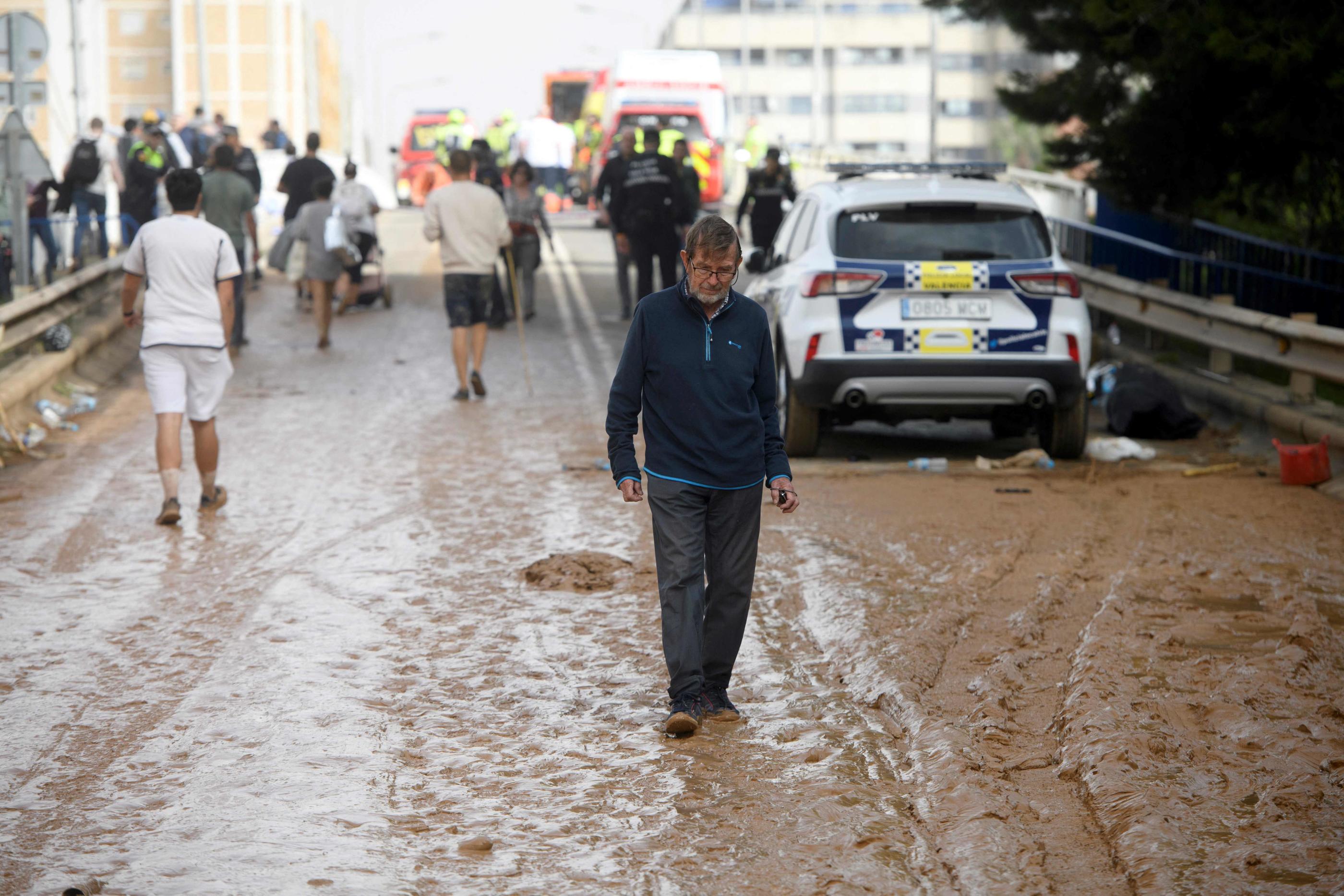 Le gouvernement espagnol a annoncé mercredi un deuil national de trois jours à la suite des inondations dramatiques qui ont fait au moins 64 morts dans le sud-est de l'Espagne, selon les dernières estimations (illustration). Ruben FENOLLOSA / AFP