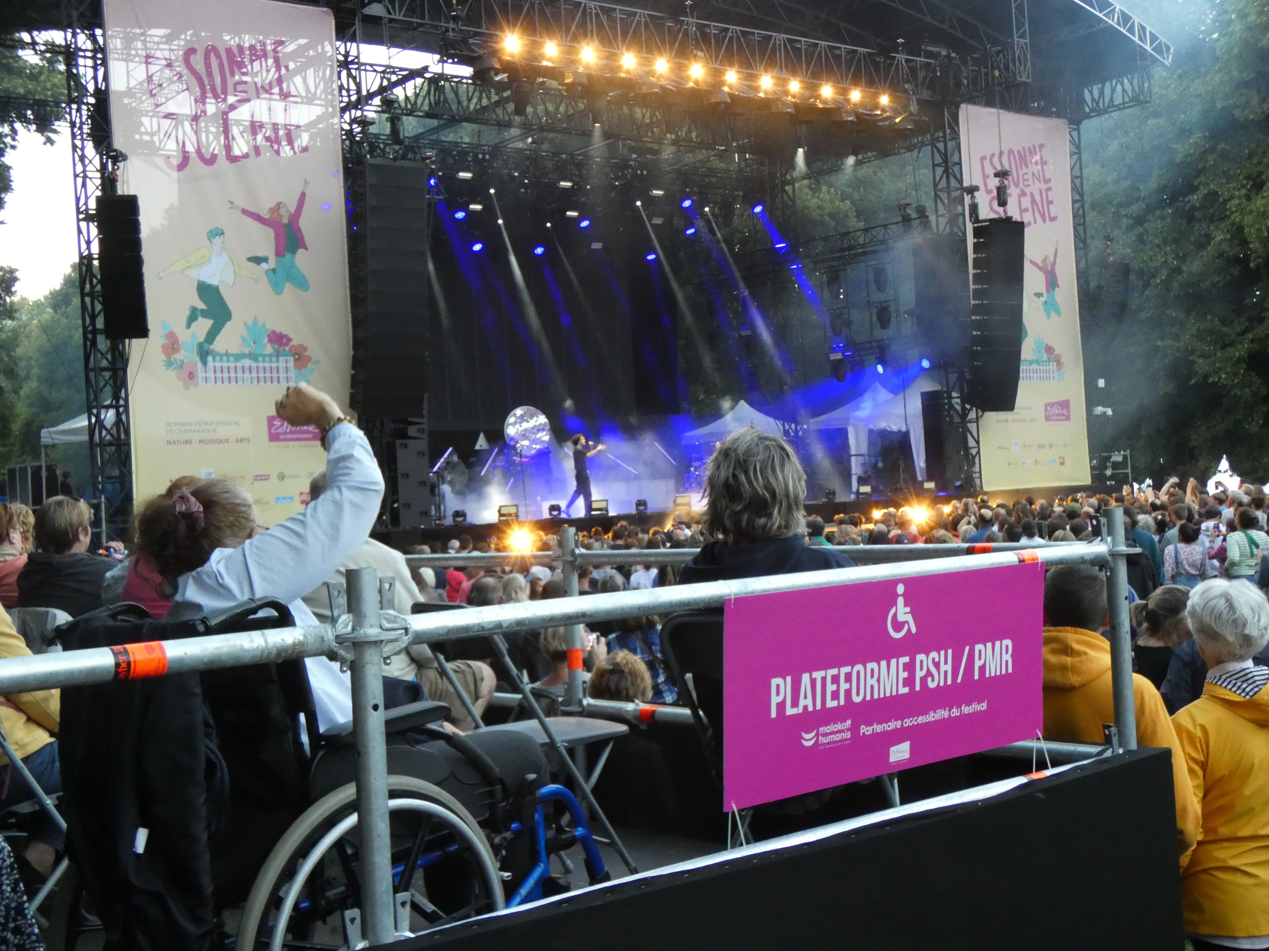 Chamarande, le 24 juin 2022. Une plateforme spécifique pour accueillir les personnes atteintes d'un handicap a été prévue par les organisateurs du festival Essonne en scène. LP/Cécile Chevallier