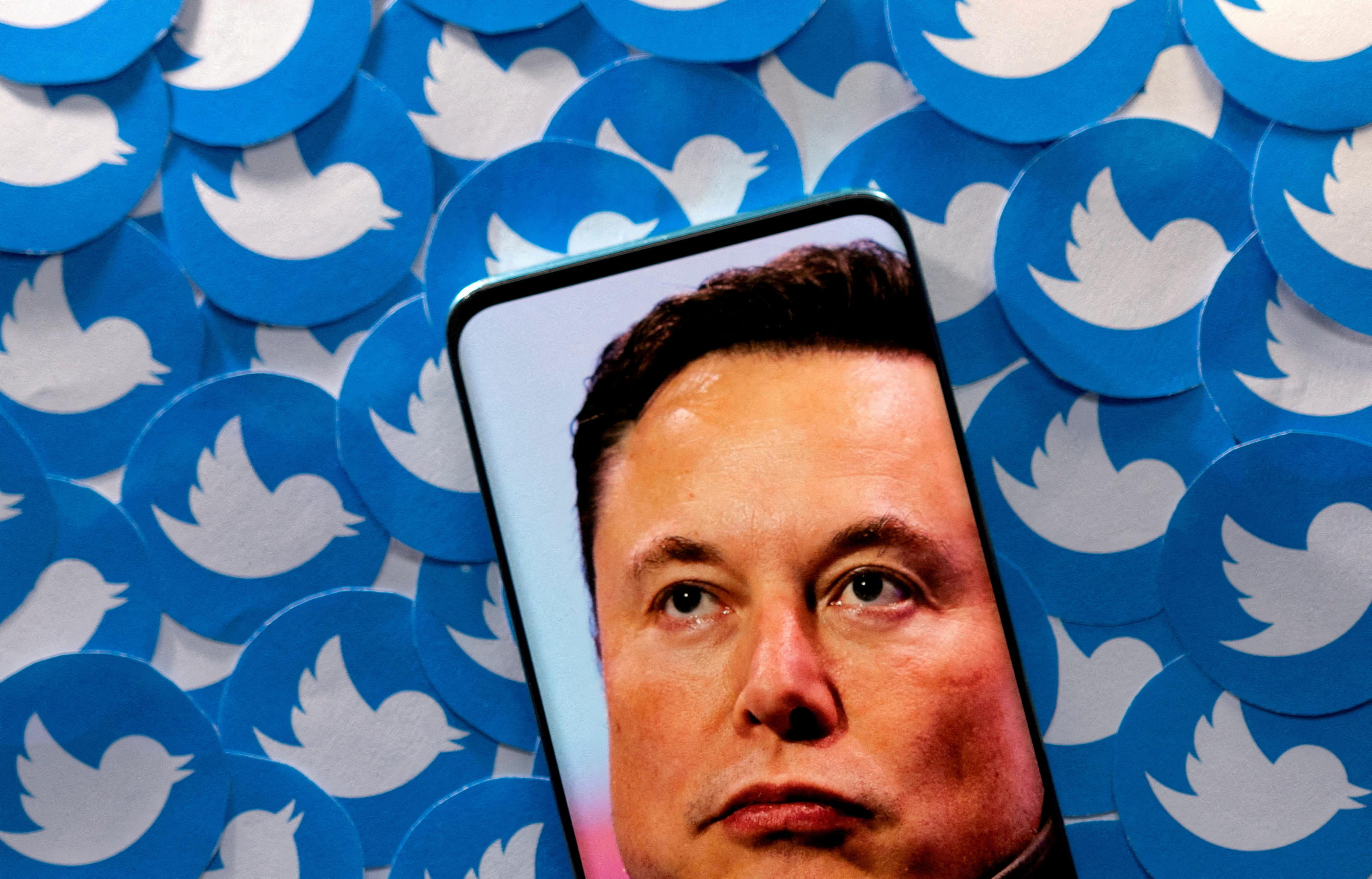 Depuis son rachat de Twitter, Elon Musk multiplie les décisions controversées sur la plateforme. REUTERS/Dado Ruvic/Illustration/File Photo