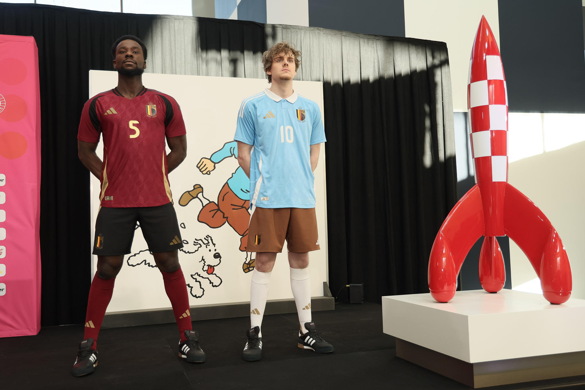 Parmi les maillots les plus marquants, la tunique extérieure de la Belgique, en hommage au héros de bande dessinée Tintin. Icon Sport/Bruno Fahy