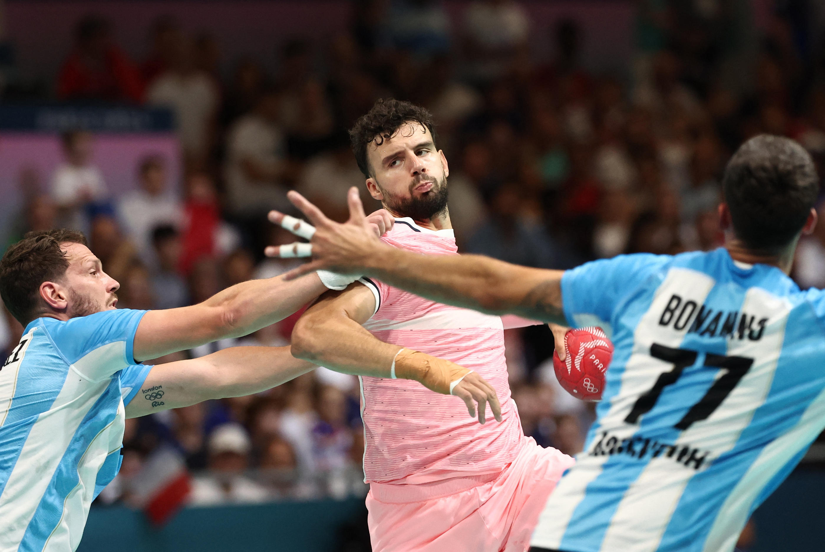 Le joueur français Nedim Remili en action. REUTERS/Eloisa Lopez