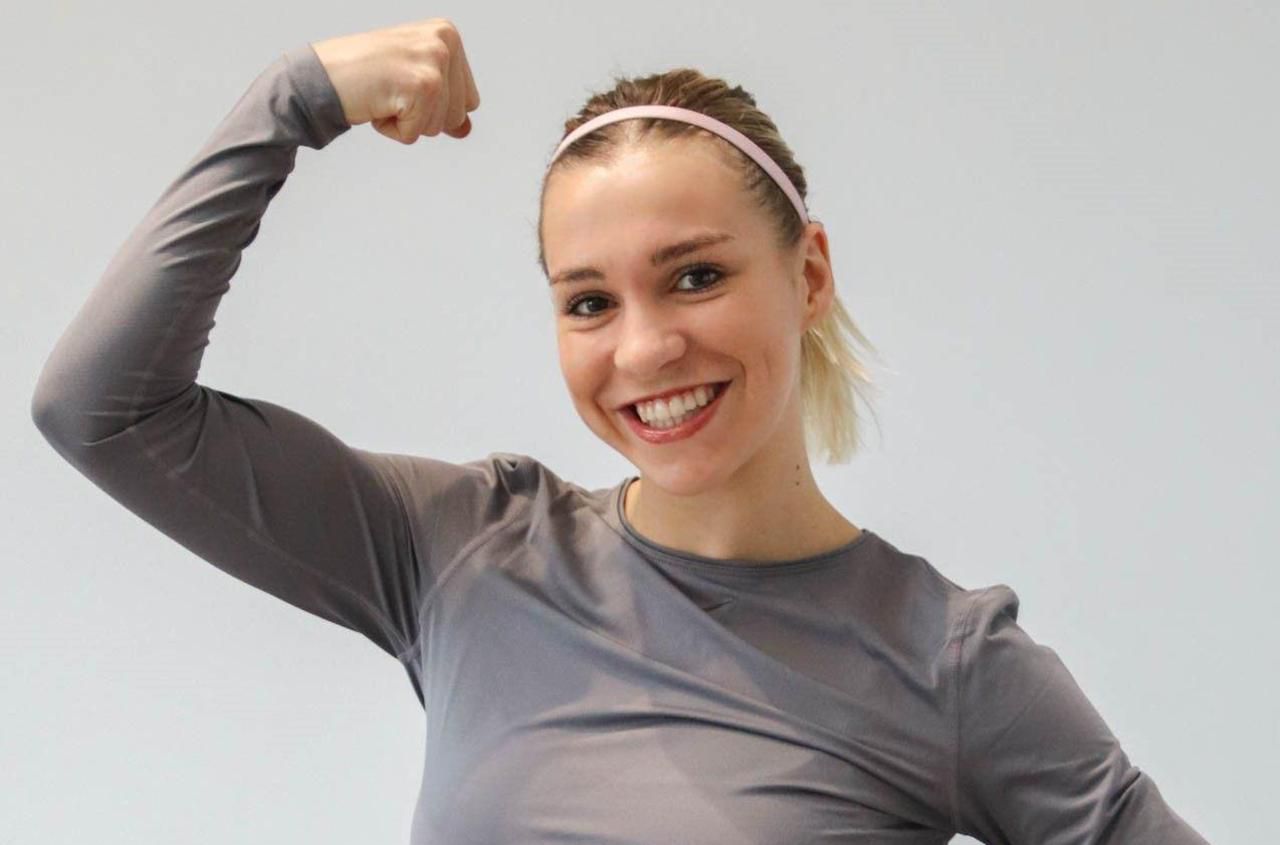 <b></b> La championne de karaté Gwendoline Philippe va donner un cours de sport en direct.