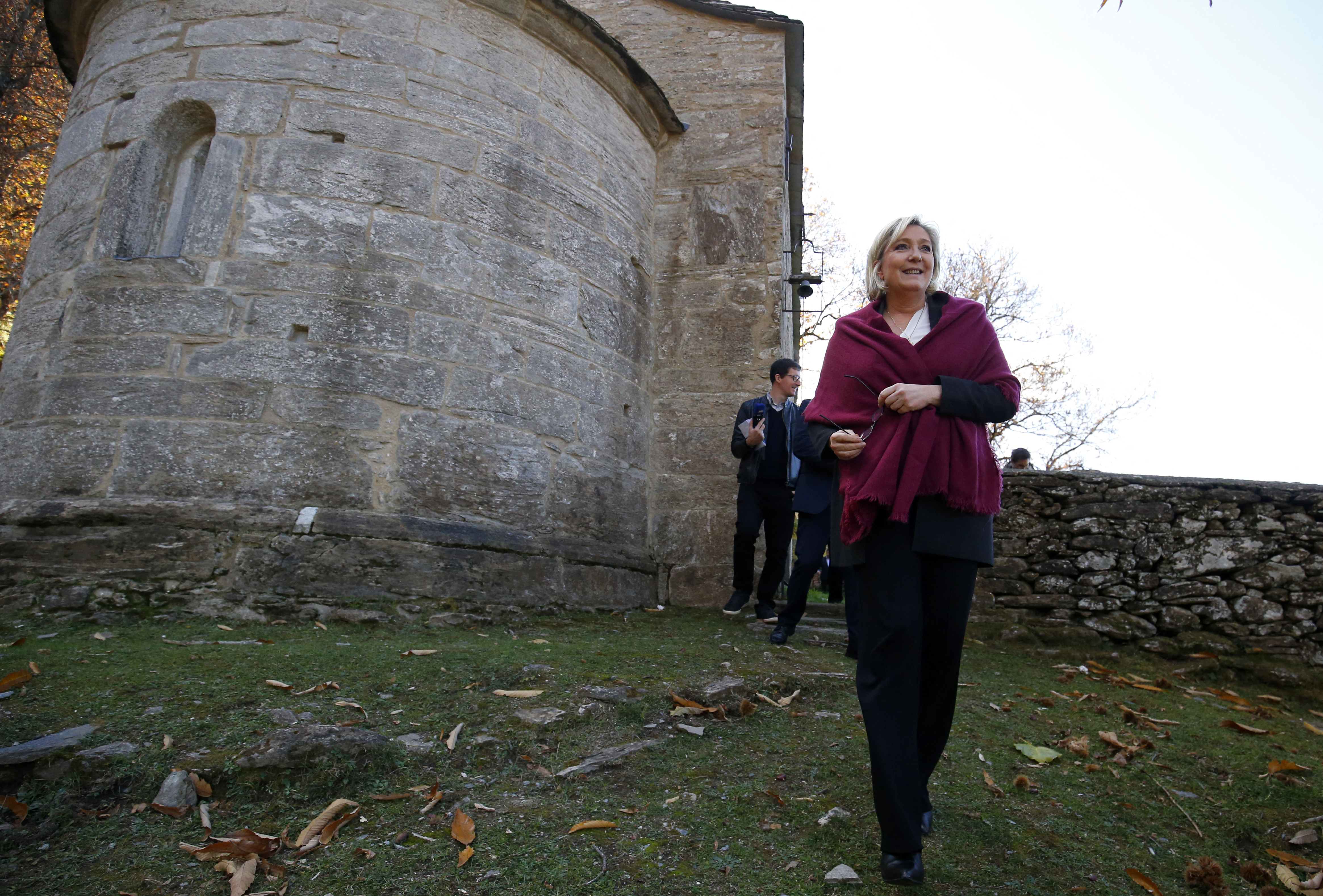 Lors de la dernière présidentielle, Marine Le Pen, ici à Pruno en Haute-Corse, le 26 novembre 2017, s'était dite ouverte à « un sta­tut par­ti­cu­lier ori­gi­nal » pour l'Île de Beauté, mais dont le contenu devait « venir des Corses ». AFP/Pascal Pochard-Casabianca