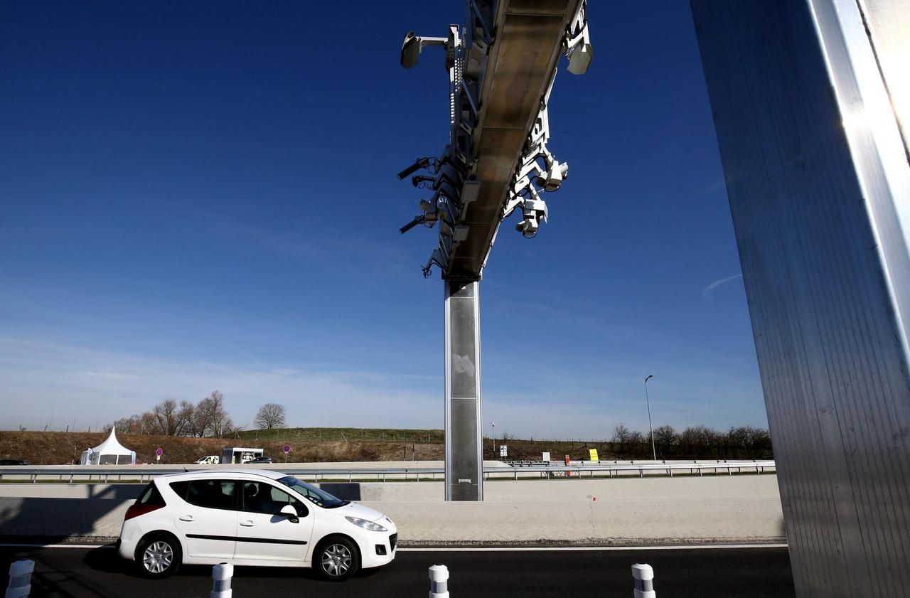 Dans un an, les péages répartis sur les 210 kilomètres d'autoroute entre Paris et Caen seront remplacés par ce type de portique. (Illustration). PhotoPQR/Le Républicain Lorrain/Anthony Picore