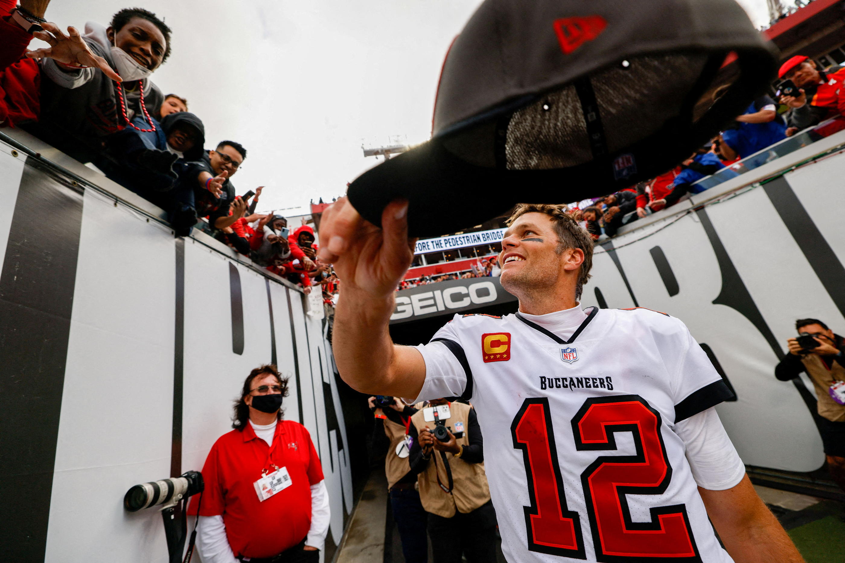 Tom Brady is coming back with Bucs in 2023: 'Unfinished business