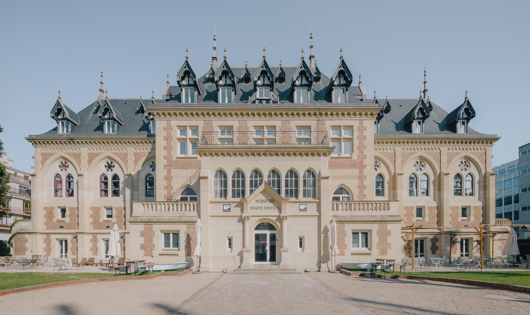 Levallois-Perret (Hauts-de-Seine). Le « château », inauguré en 1879 par Sir Richard Wallace pour devenir l'Hôpital Franco-Britannique (Hertford British Hospital) est en cours de rénovation. DR/Laurent Kronental pour l'agence Maud Caubet