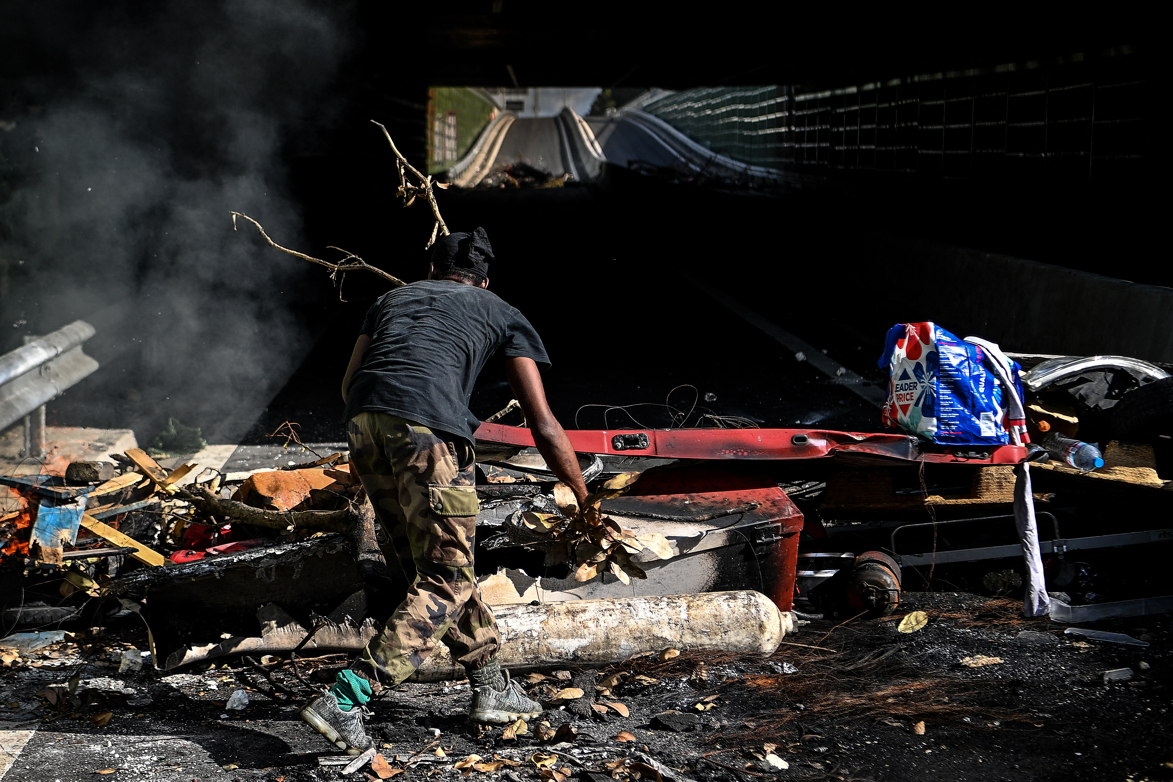 La préfecture de la Guadeloupe a annoncé la reconduction d’un mois du couvre-feu imposé aux mineurs à Pointe-à-Pitre pour y enrayer une flambée de la criminalité. Christophe Archambault/AFP