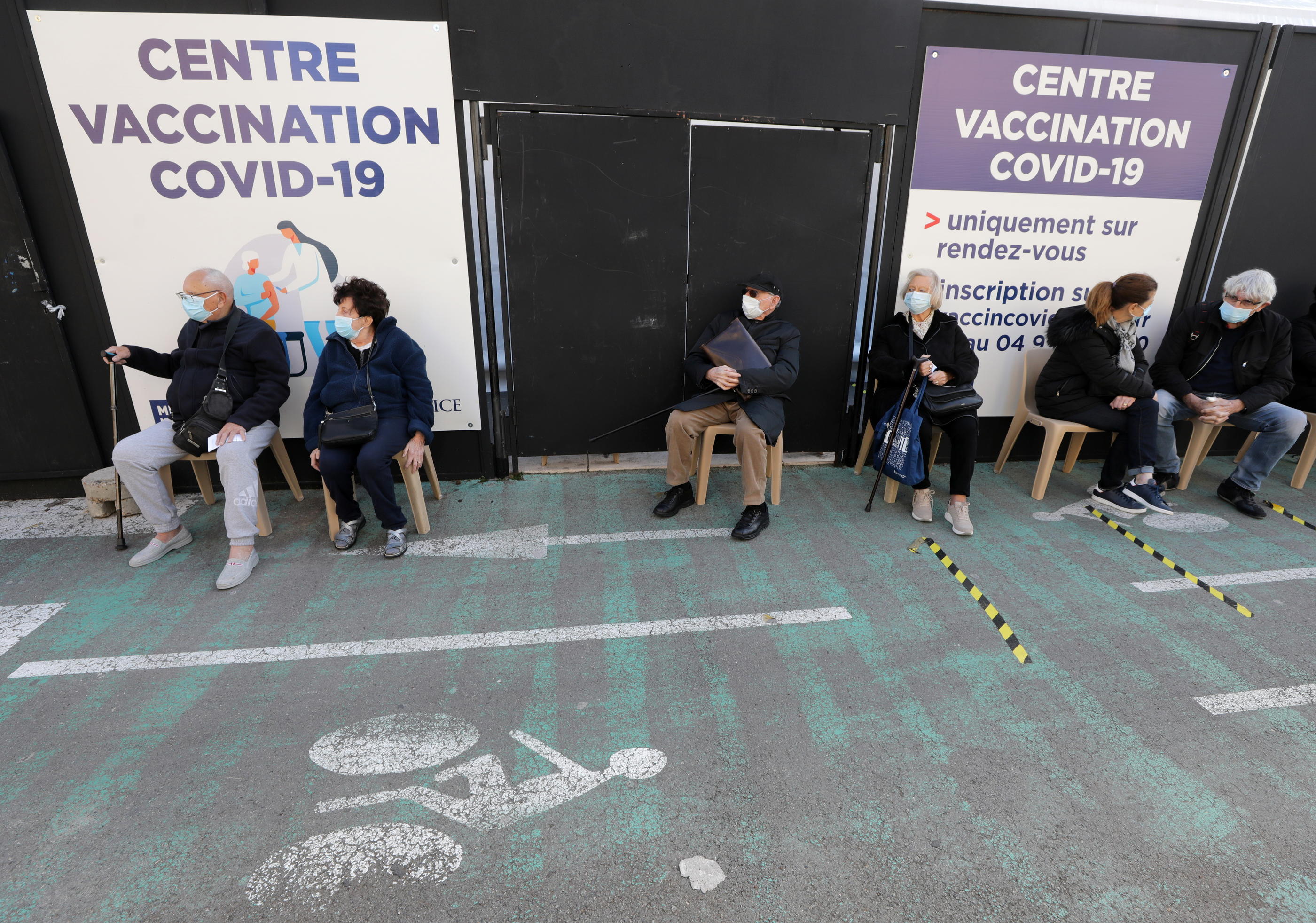 -Vaccination contre le Covid : le point par pays et par région française