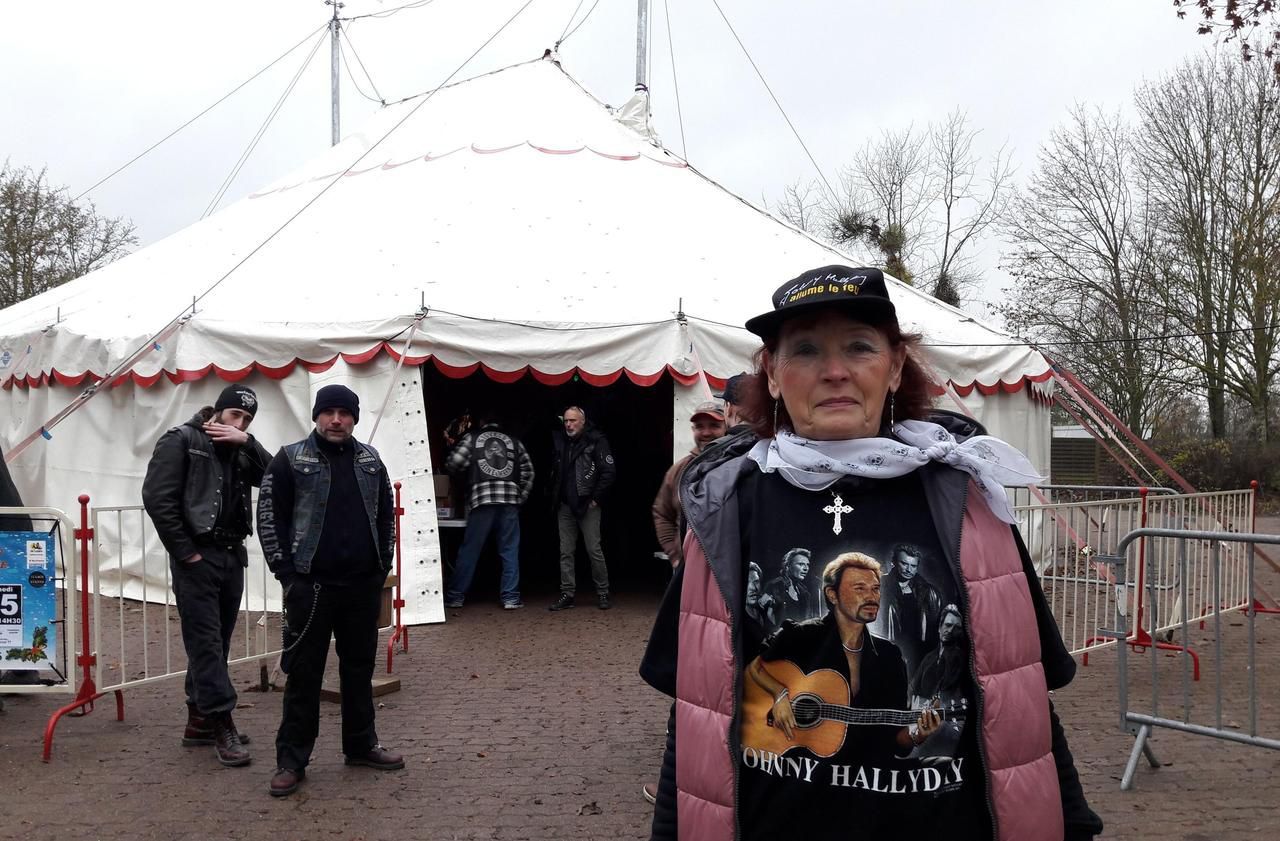 <b></b> Jablines, samedi 1er décembre 2018. Près de 450 personnes ont assisté ce samedi aux concerts donnés en hommage à Johnny Hallyday à l’île de loisirs de Jablines-Annet, près d’un an après la mort du décès du chanteur.