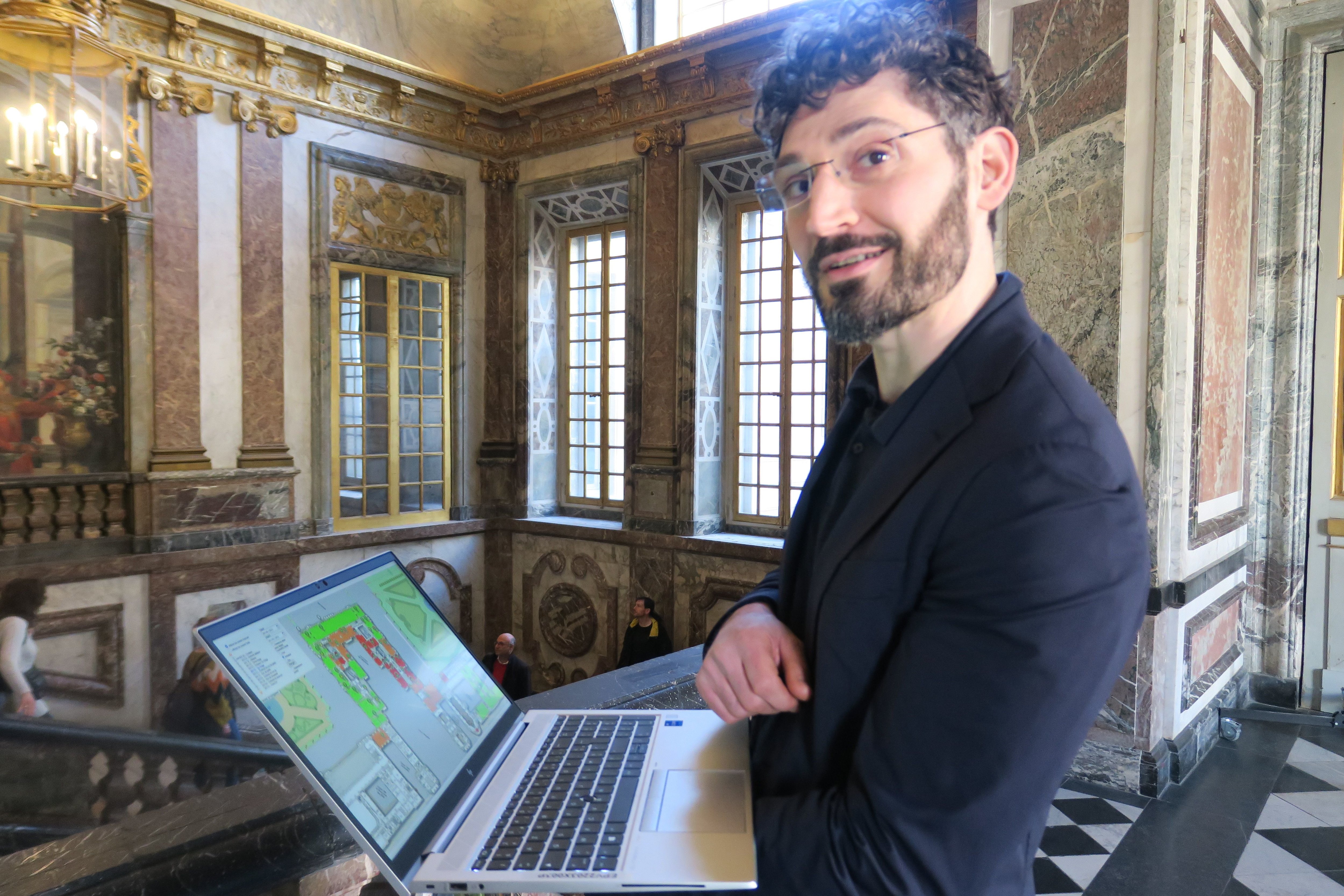 Versailles, ce mardi. Danilo Forleo, responsable du projet Epico, peut observer en temps réel la température dans chaque salle du château. LP/Julie Ménard