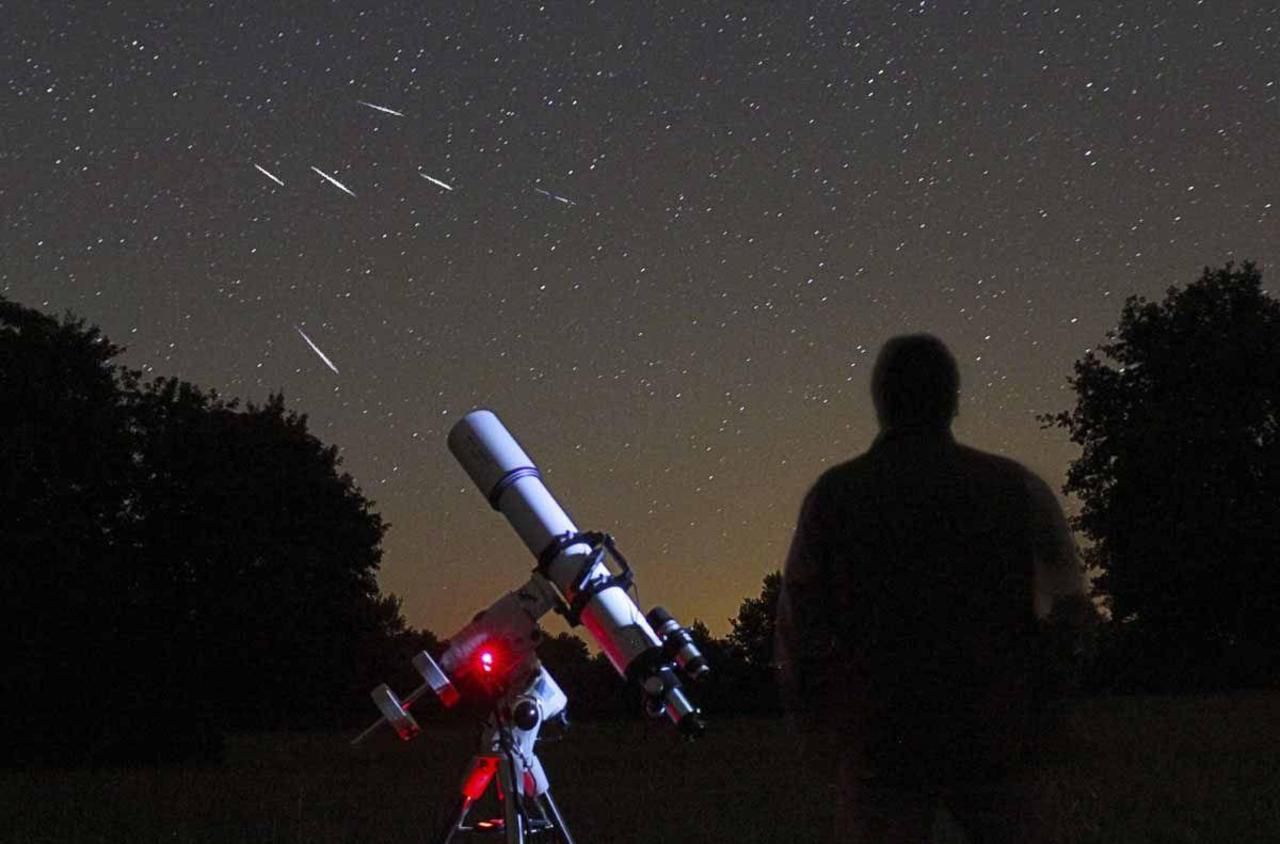 <b></b> Breuillet, août 2020. Ce week-end, les astronomes en herbe pourront voir passer l’essaim des Perséides pendant la Nuit des étoiles.