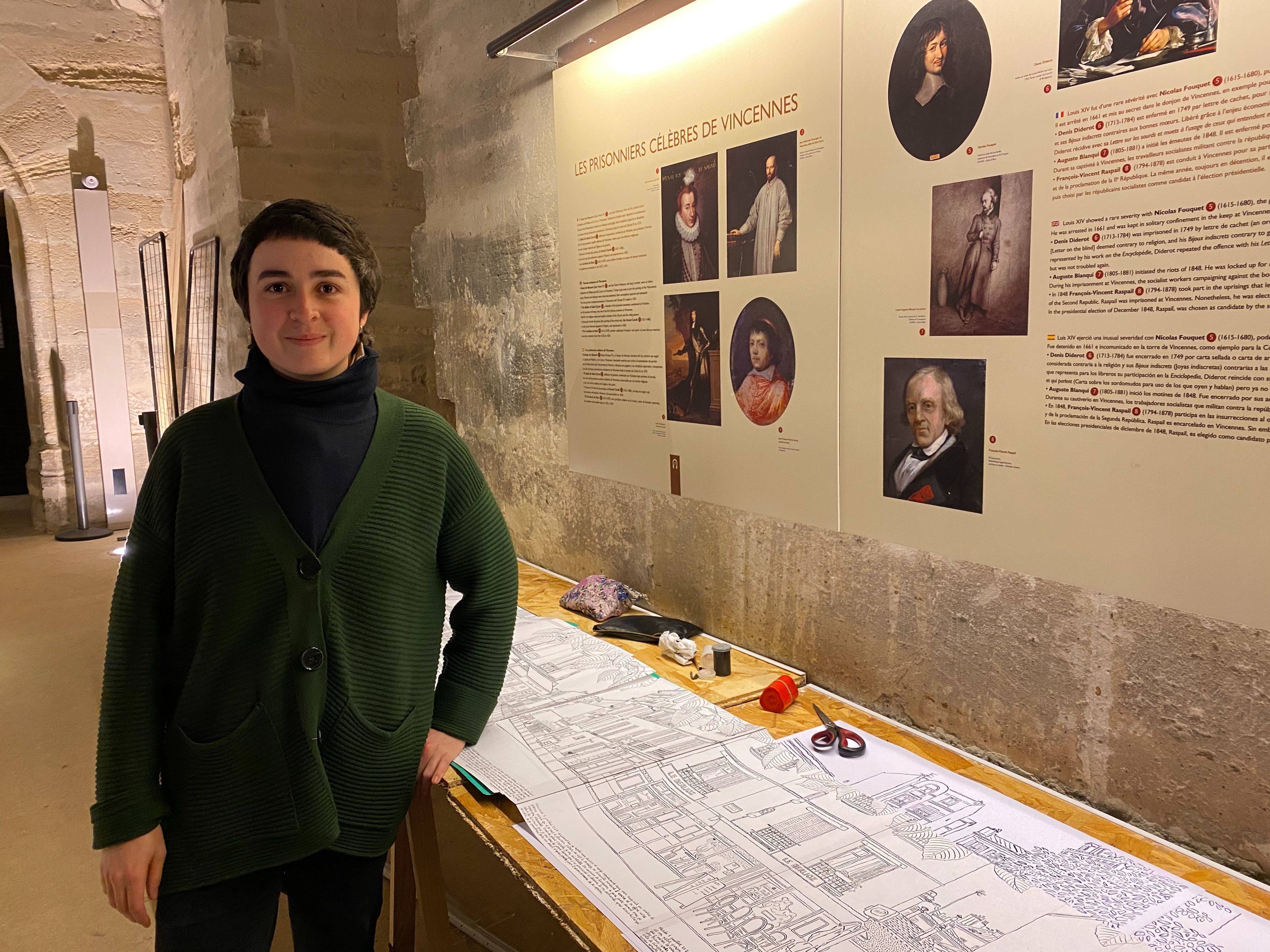 Vincennes, le 14 mars. Armelle Antier présente ses dessins au cours de l'exposition "Vincennes dessinée" jusqu'au 21 juin dans le donjon du château de Vincennes. Ici, un panoramique de la place Bérault, lors de l'installation de l'exposition. LP/Domitille Robert