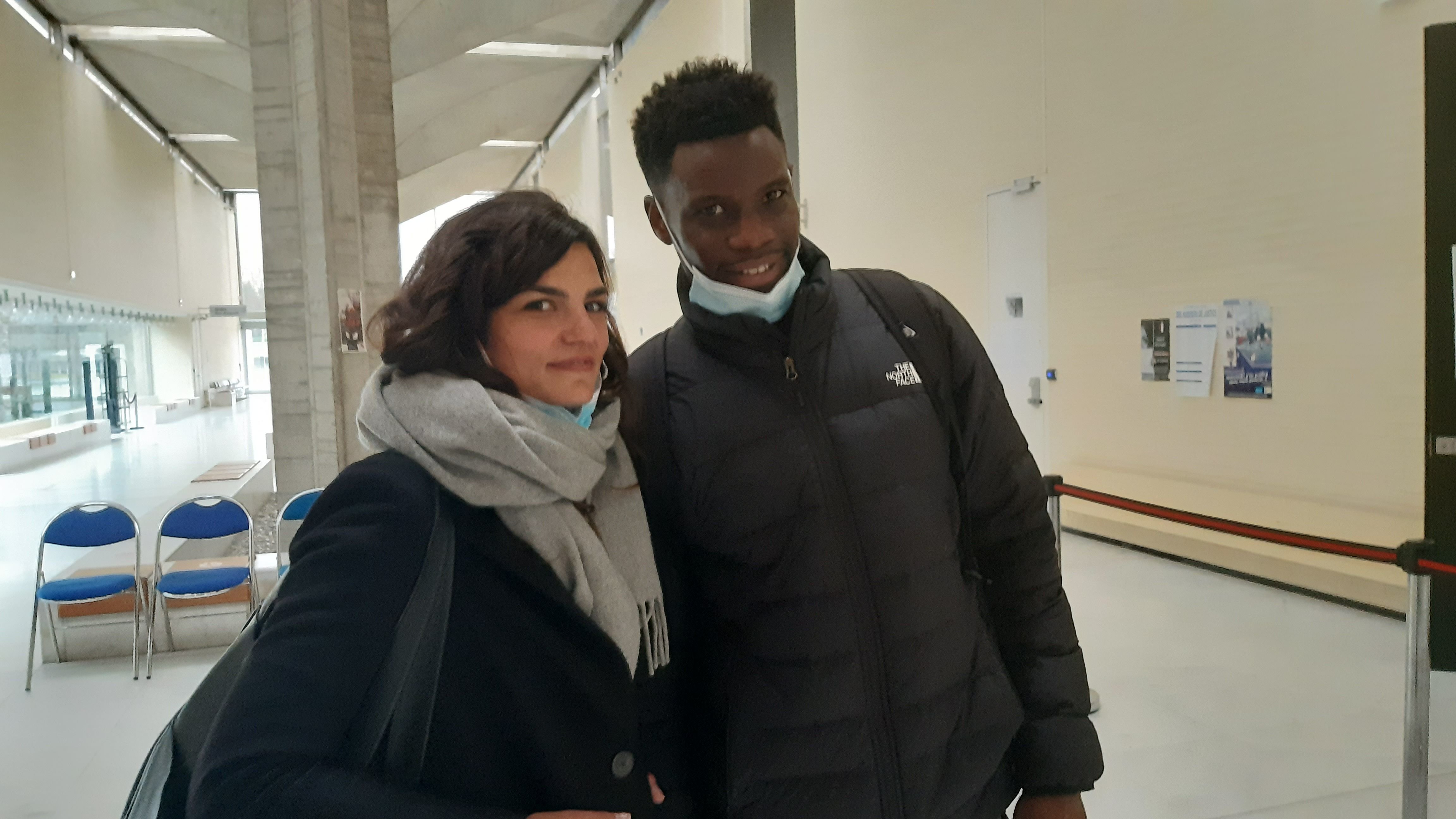 Toumany Coulibaly avec son avocate Iris Biehler, lors de l'audience du 3 janvier 2022. L'athlète a bénéficié ce lundi d'une dispense de peine. LP/SM