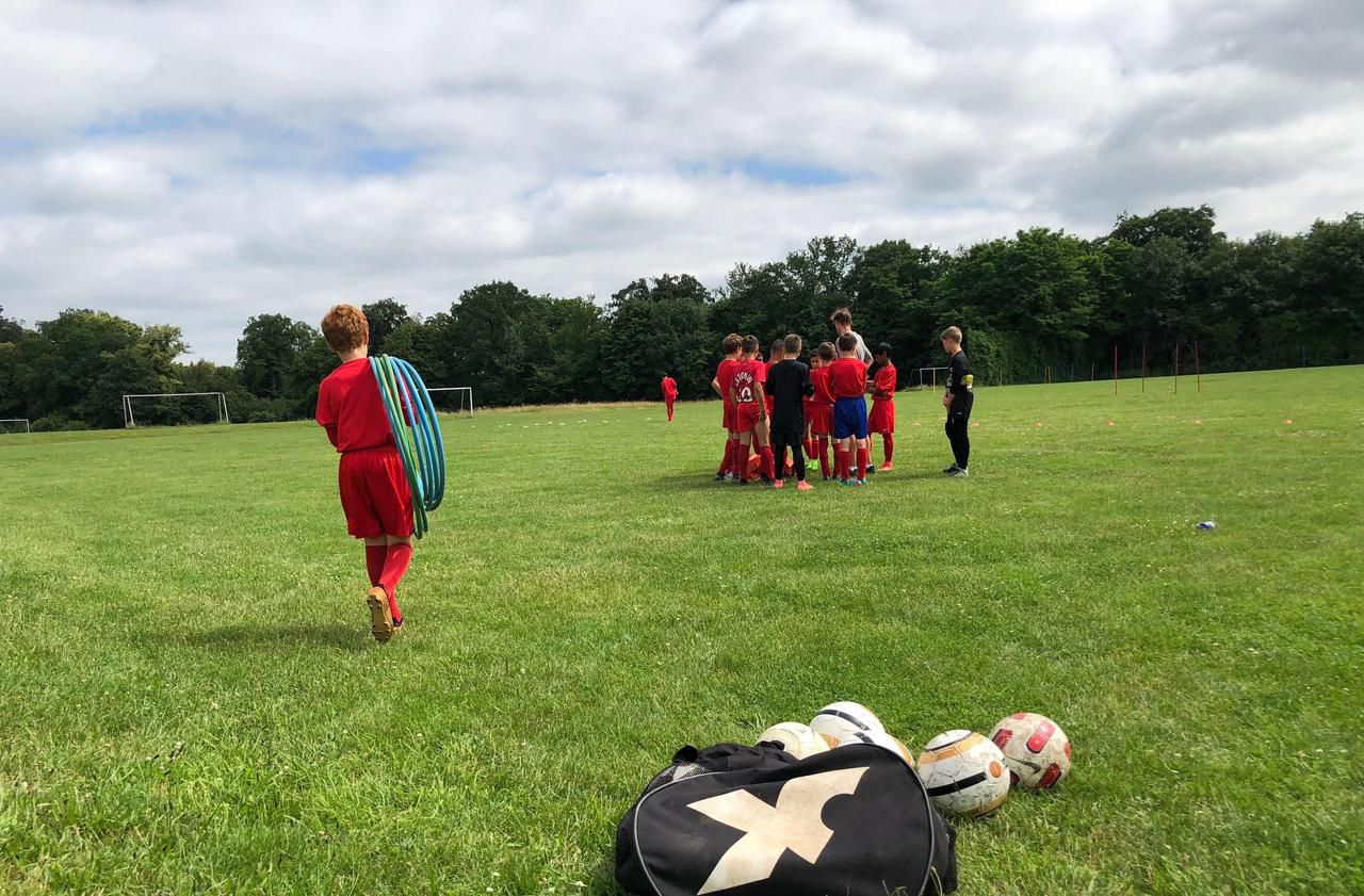 <b></b> Chantilly. Le synthétique, avec la construction de vestiaires et d’éclairages, aurait permis aux 1 700 pratiquants des clubs de foot, de rugby ou d’athlétisme de diversifier leur pratique sportive.