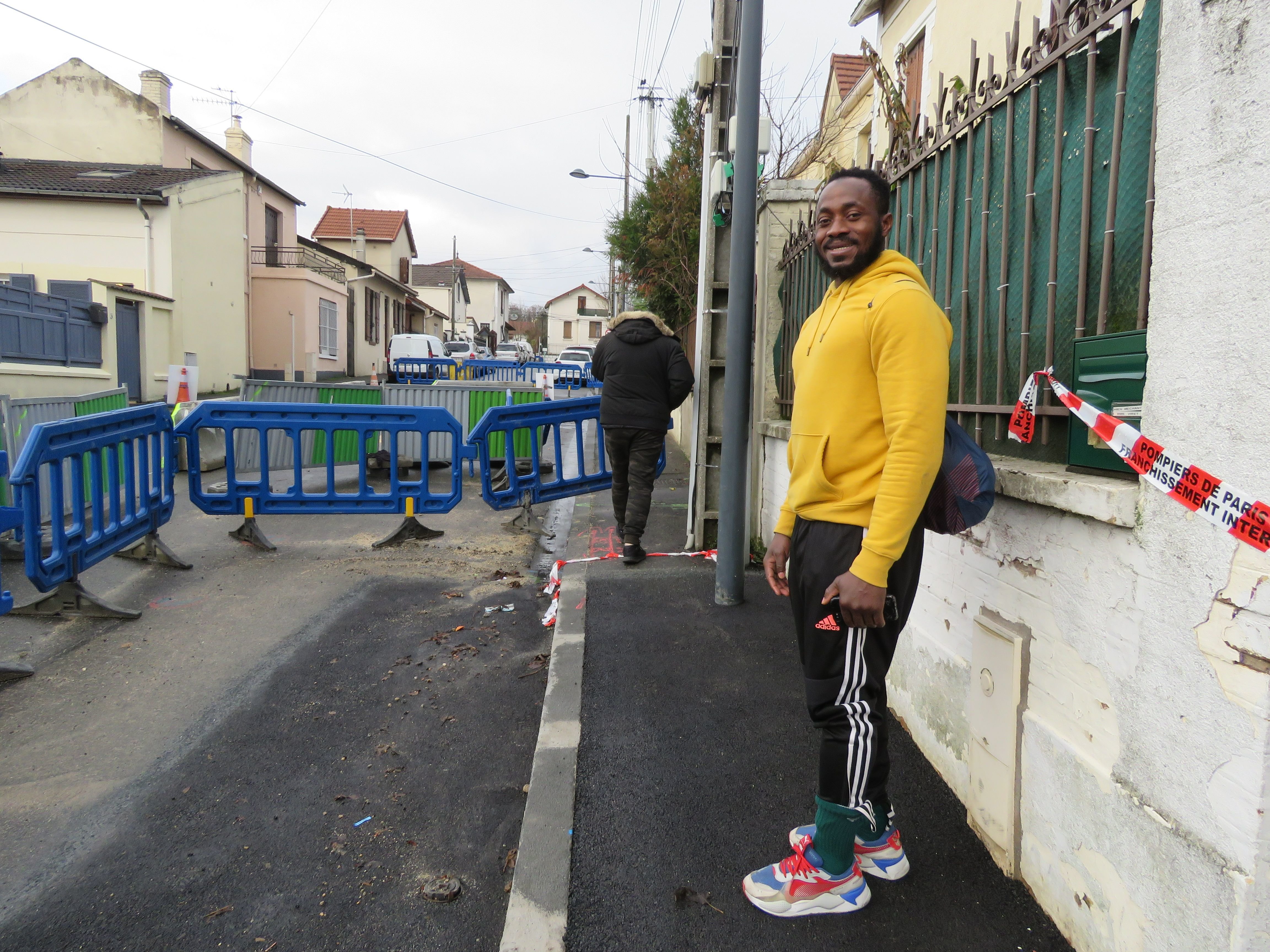 Pierrefitte (Seine-Saint-Denis), ce dimanche. Abdoulaye a dû quitter son logement pendant plusieurs jours à la suite d'un affaissement de la chaussée. LP/N.R.