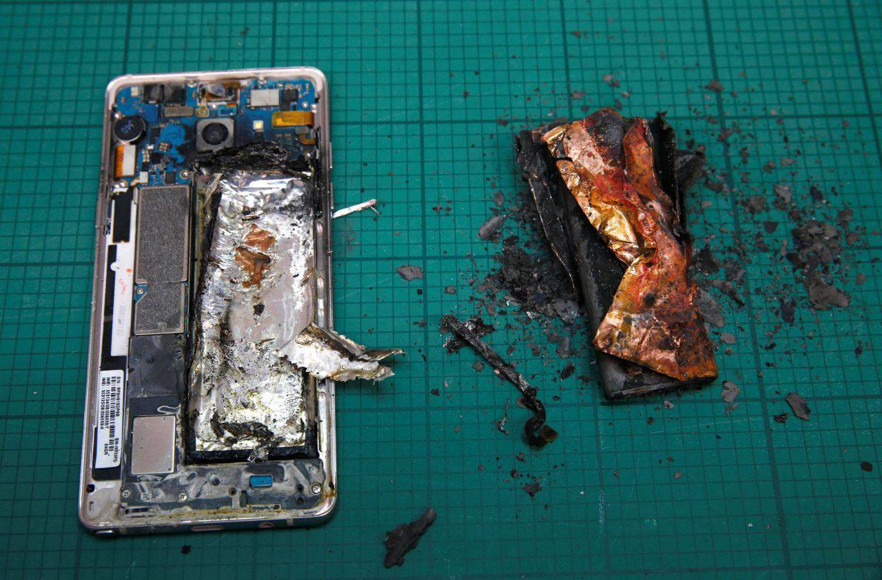 Illustration d'un smartphone Samsung dont la batterie a explosé. Reuters