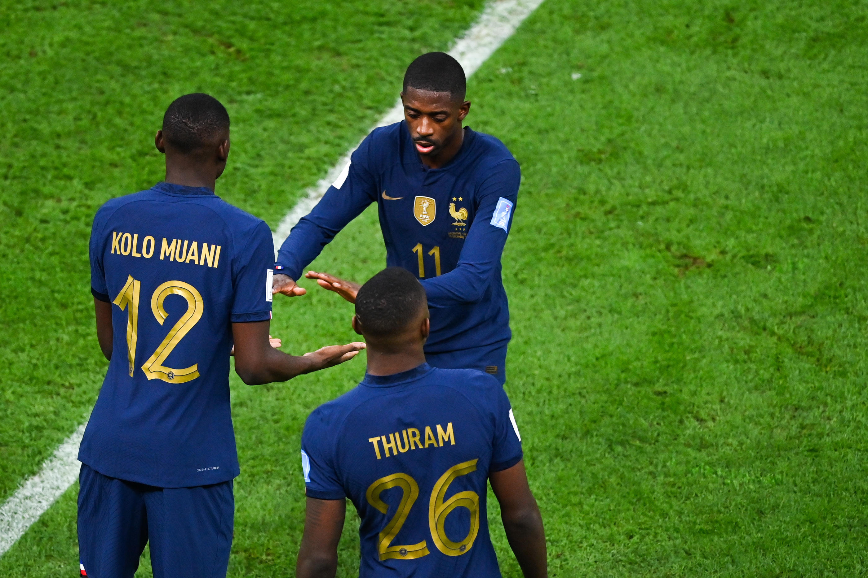 Ousmane Dembélé et Randal Kolo Muani, qui se côtoient déjà en équipe de France, pourraient bien évoluer ensemble au PSG cette saison. Icon Sport/Anthony Dibon