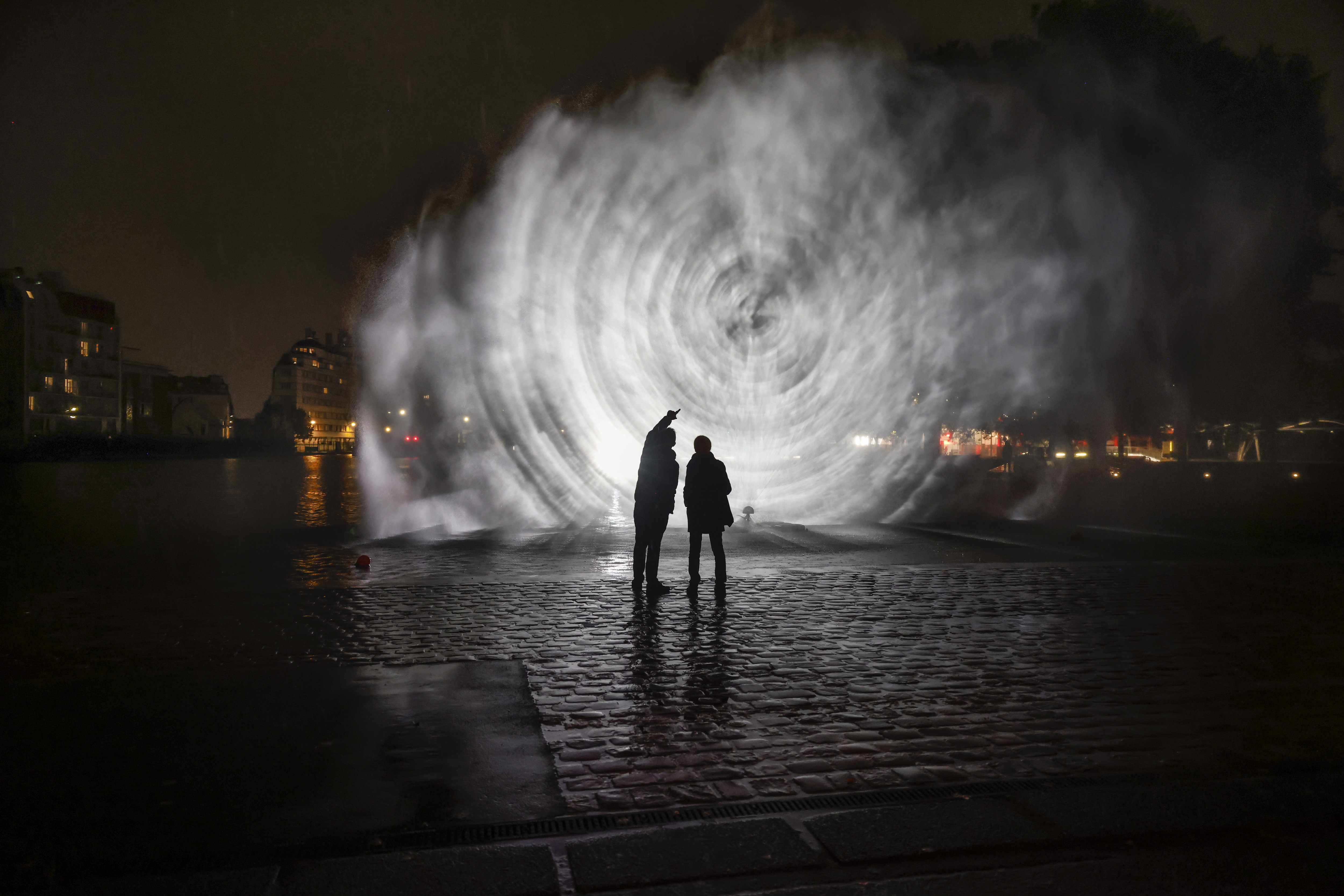 La Nuit Blanche permet des découvrir l'art contemporain dans la rue : les artistes se réapproprient l'espace urbain (photo de la Nuit Blanche il y a 2 ans) photo : LP /Olivier Corsan