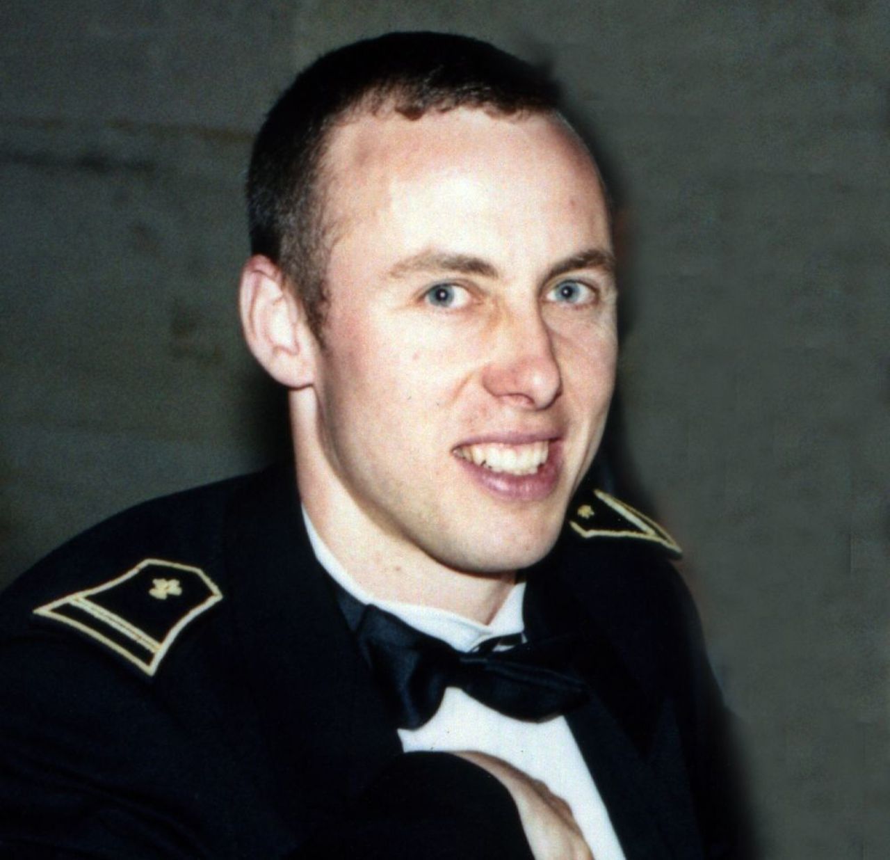 <b></b> Melun. L’élève- officier Arnaud Beltrame quand il était scolarisé à l’EOGN à Melun en 2001-2002. 