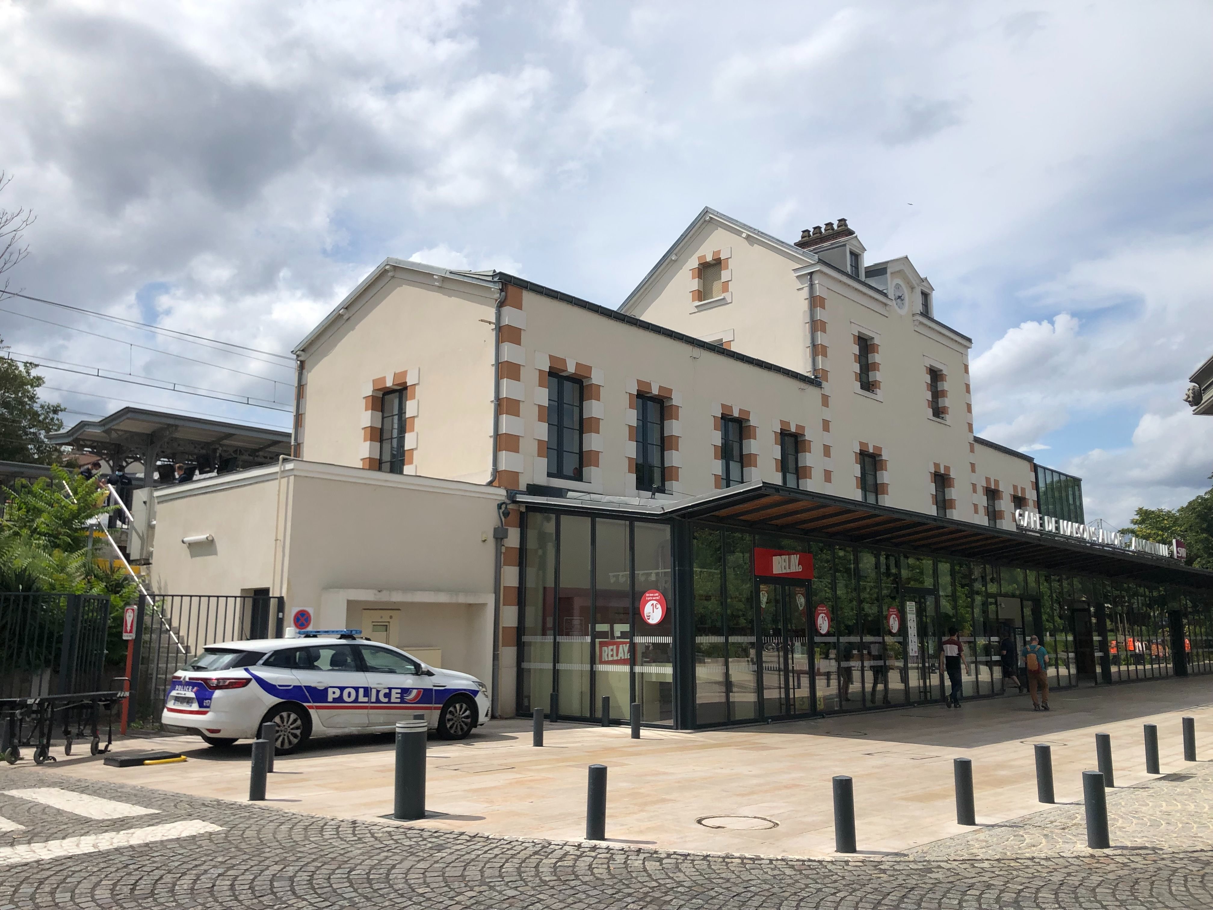 Maisons-Alfort (Val-de-Marne), ce samedi après-midi. Après le décès d'une voyageuse, percutée par un train, la gare a été fermée pendant l'intervention des enquêteurs et des équipes de la SNCF. LP/Sylvain Deleuze