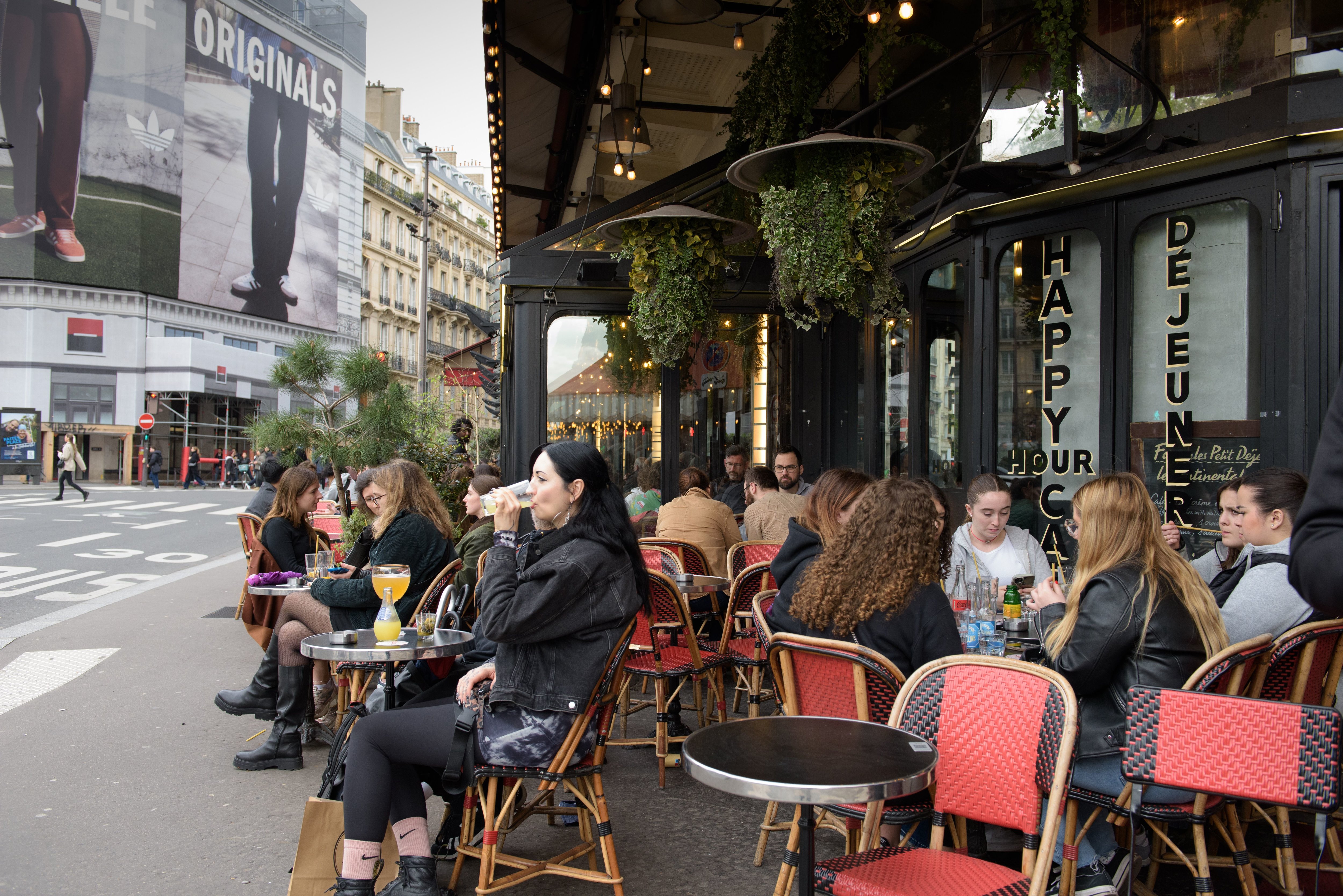 Paris (IXe), rue de Châteaudun, jeudi 4 avril. Outre une forte concentration de moyens de transports et de sites touristiques, le quartier compte de nombreux bars et restaurants. LP/Amélie Dibon