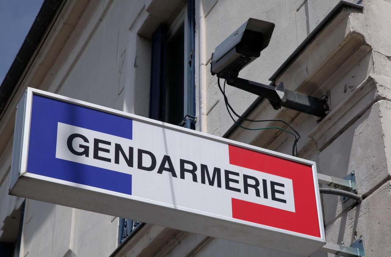 <p>Les gendarmes ont interpell&eacute; le fuyard dans la cour de la caserne (Illustration).</p>